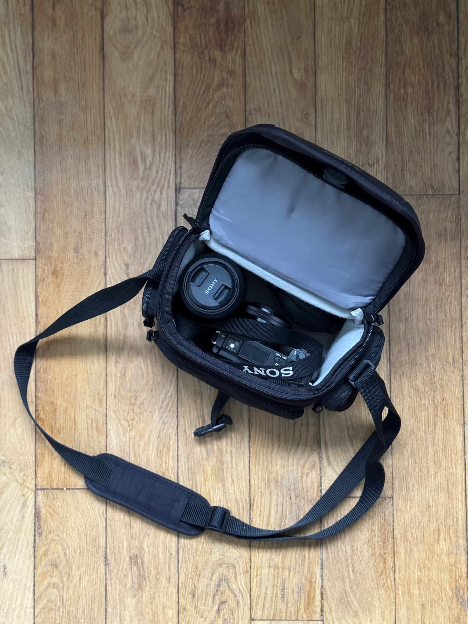 Sony ZV-E10 - Photo 2 sur 2