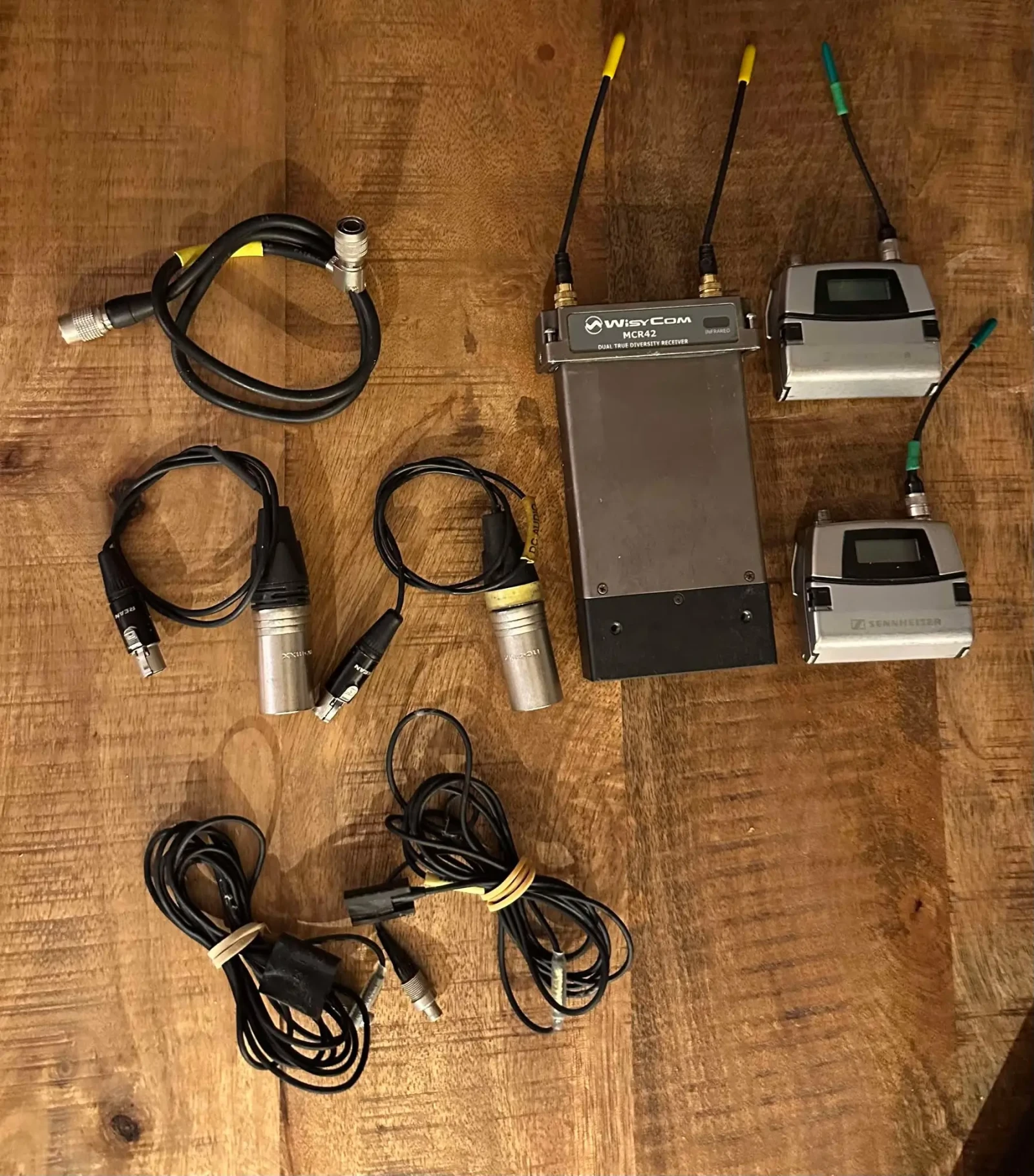 KIT HF WISYCOM MCR 42 + 2x SEENHEISER SK5212 - Photo 1 sur 5