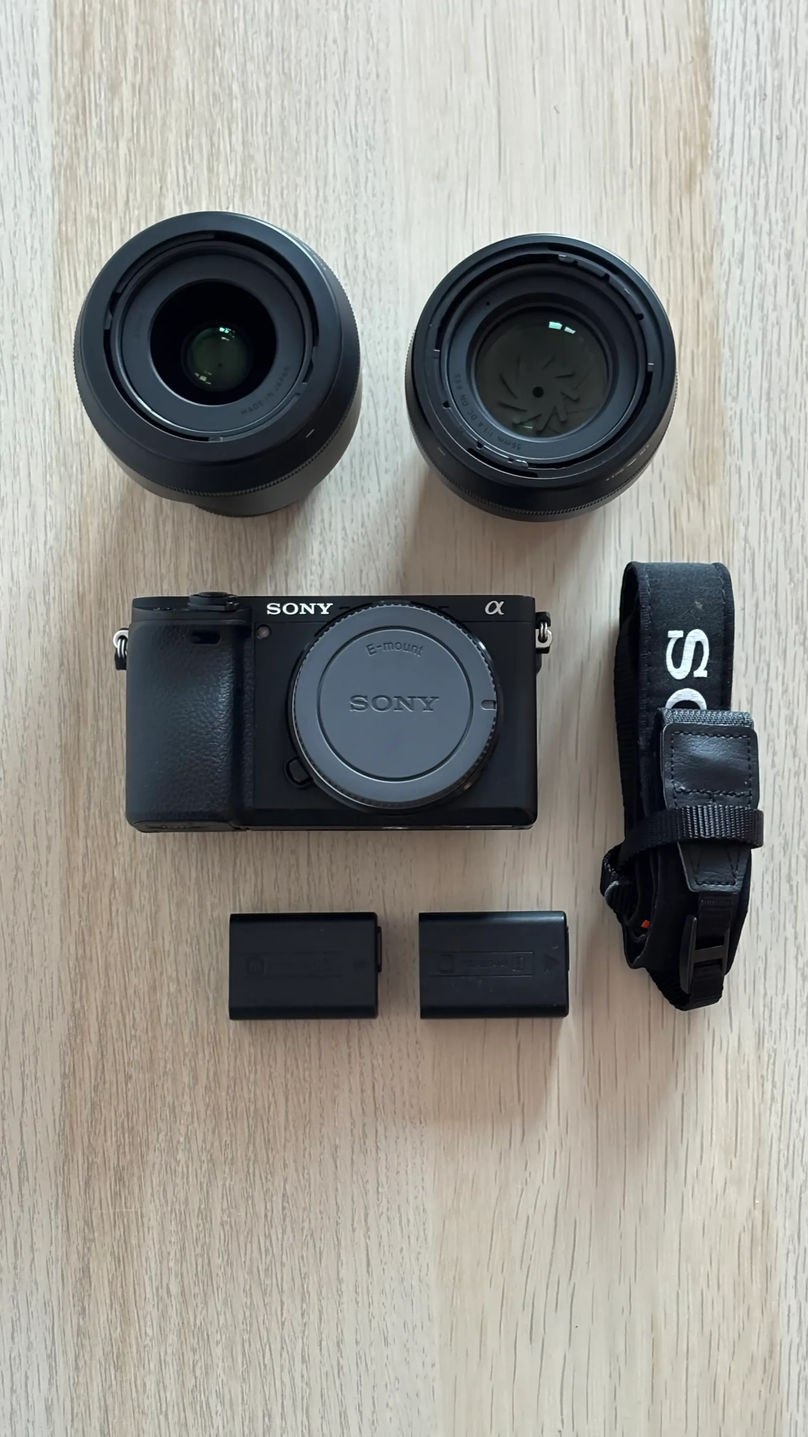 Pack Sony A6400 avec 2 objectifs fixes - Photo 2 sur 5
