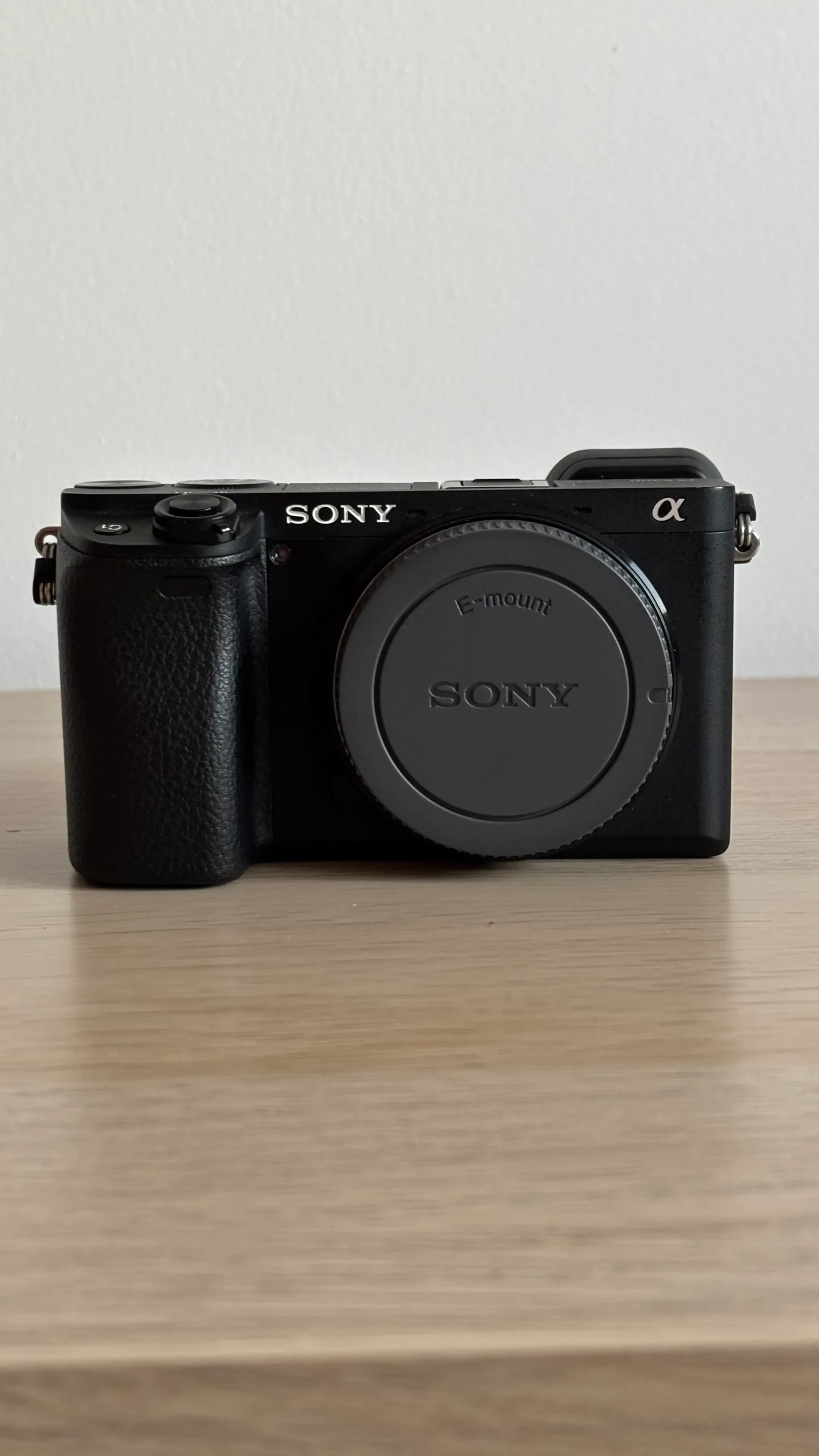 Pack Sony A6400 avec 2 objectifs fixes - Photo 1 sur 5