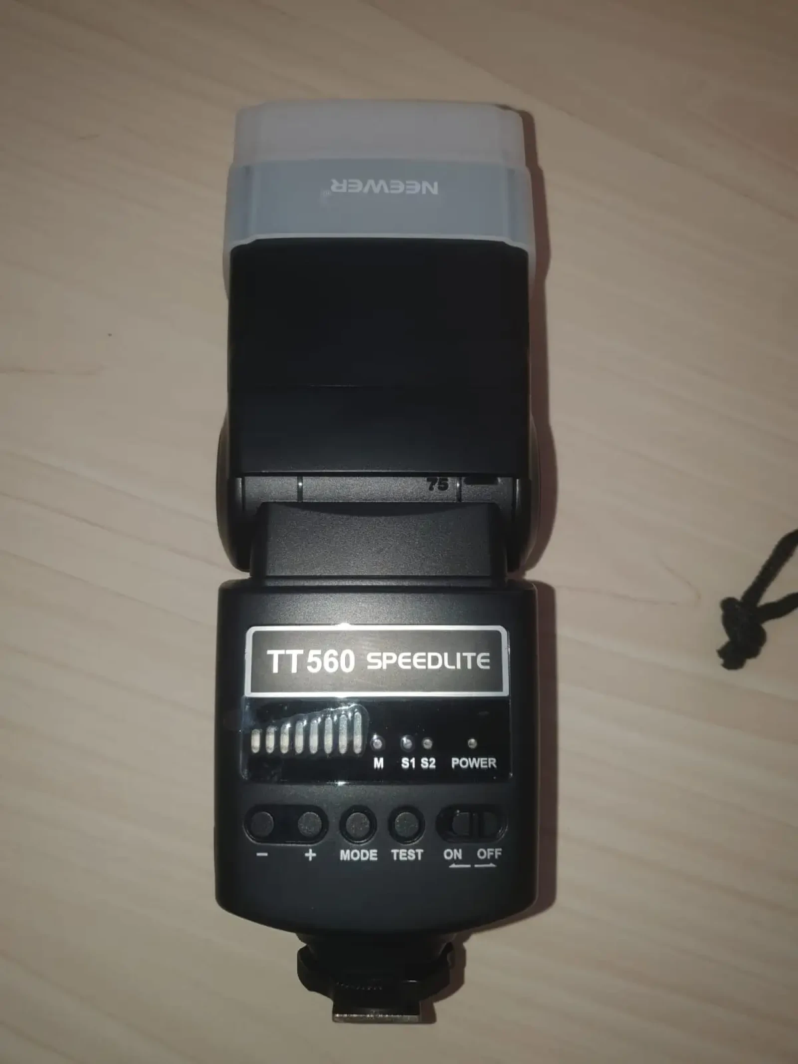 Neewer TT560 SPEEDLITE GN38 - Photo 2 sur 3