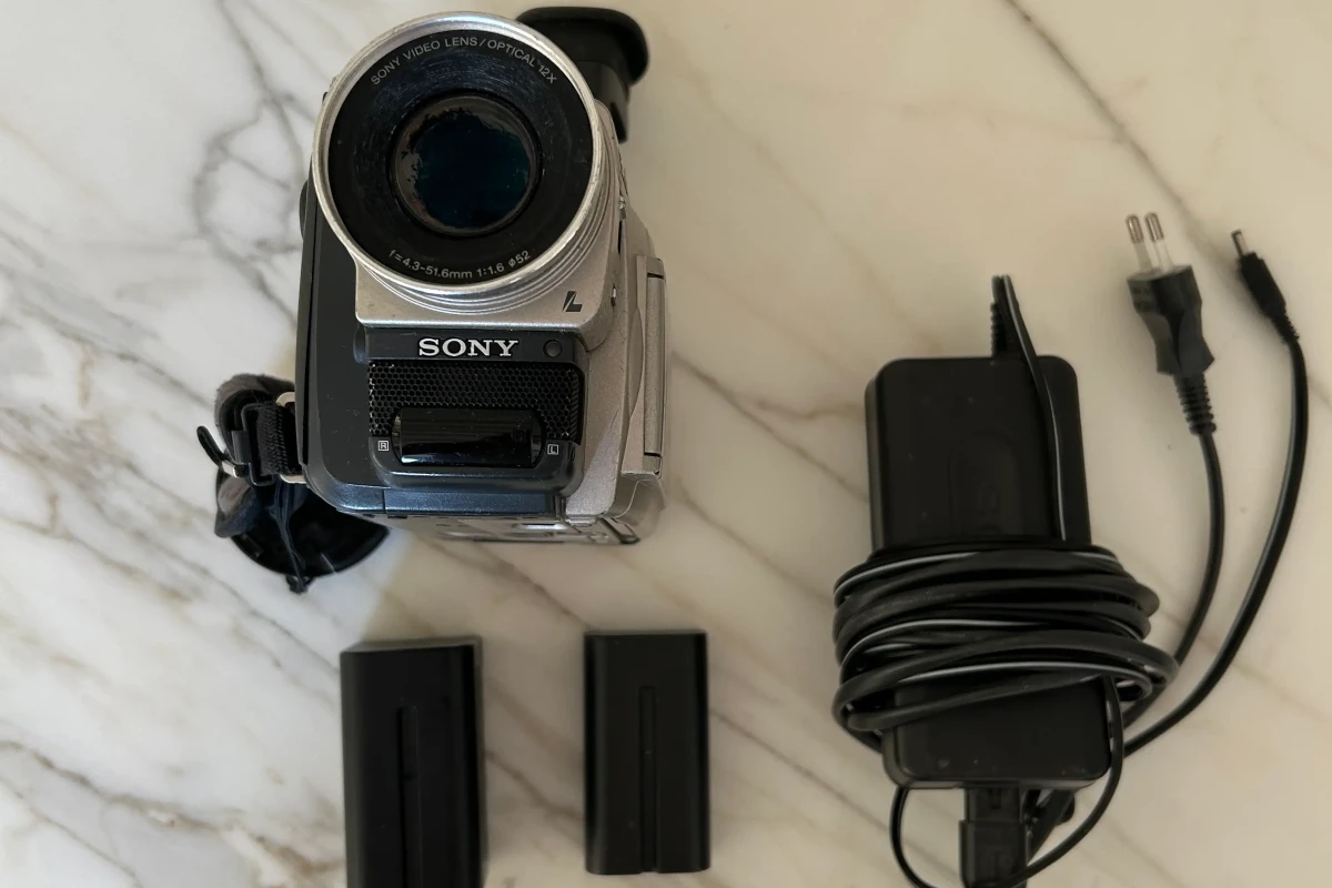 Location Sony TRV-900 - Lightyshare
