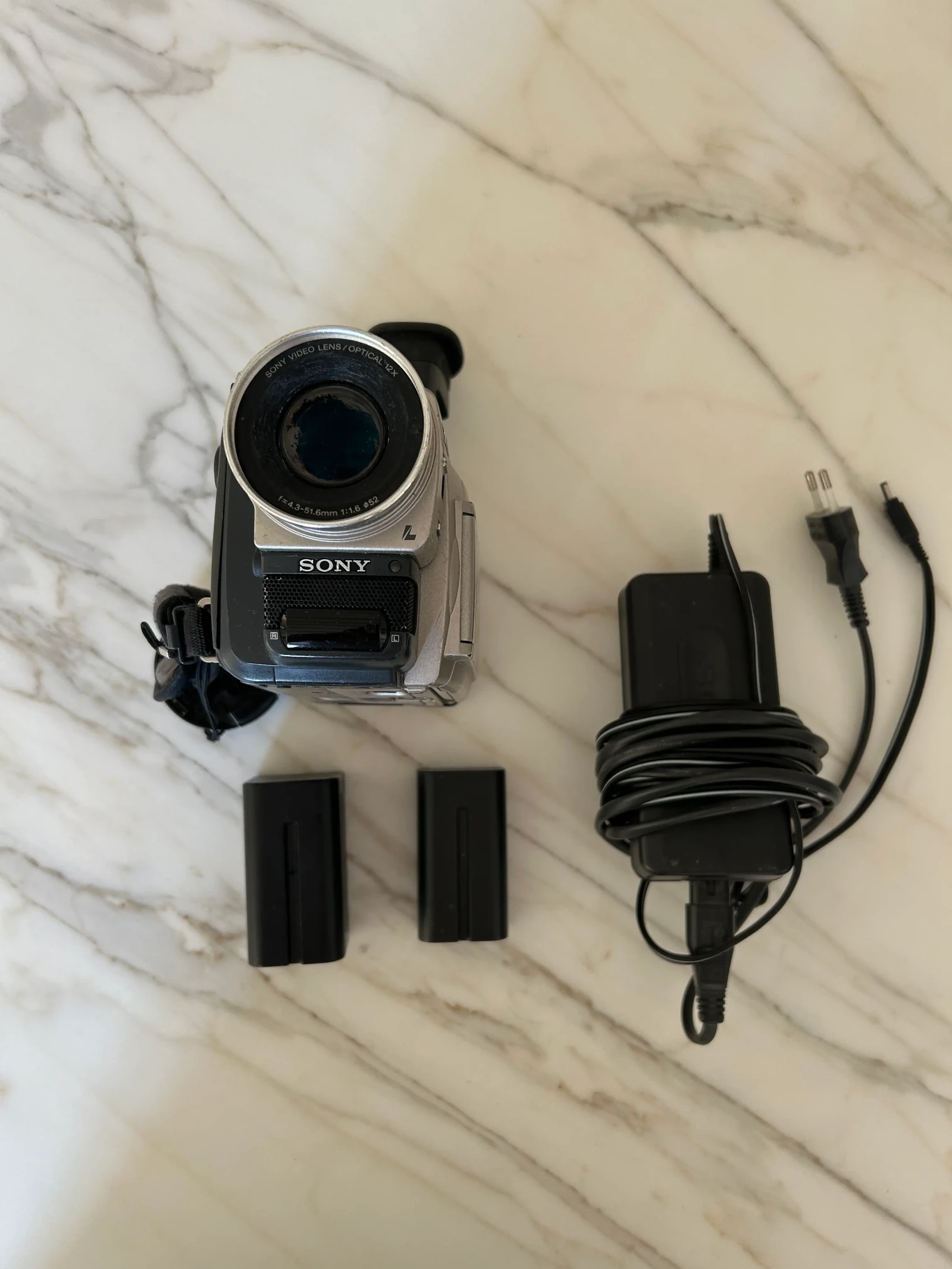 Sony TRV-900 - Photo 1 sur 2
