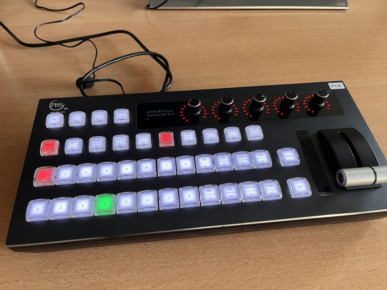 Régie Atem Constellation HD (Blackmagic Mélangeur + Hyperdeck + panel + moniteur) - Photo 4 sur 4