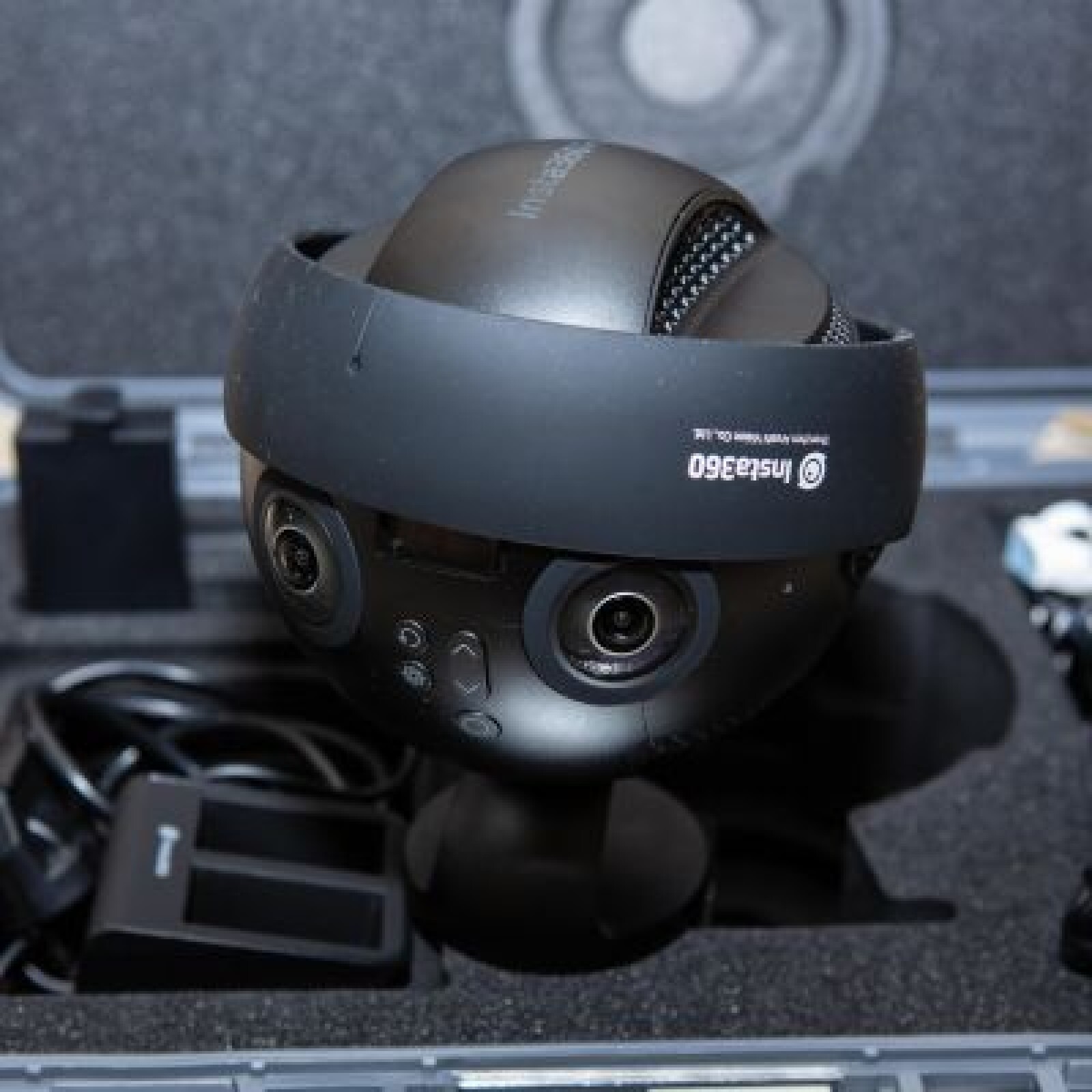 INSTA360 Pro Camera 360° 8K - - Photo 1 sur 3