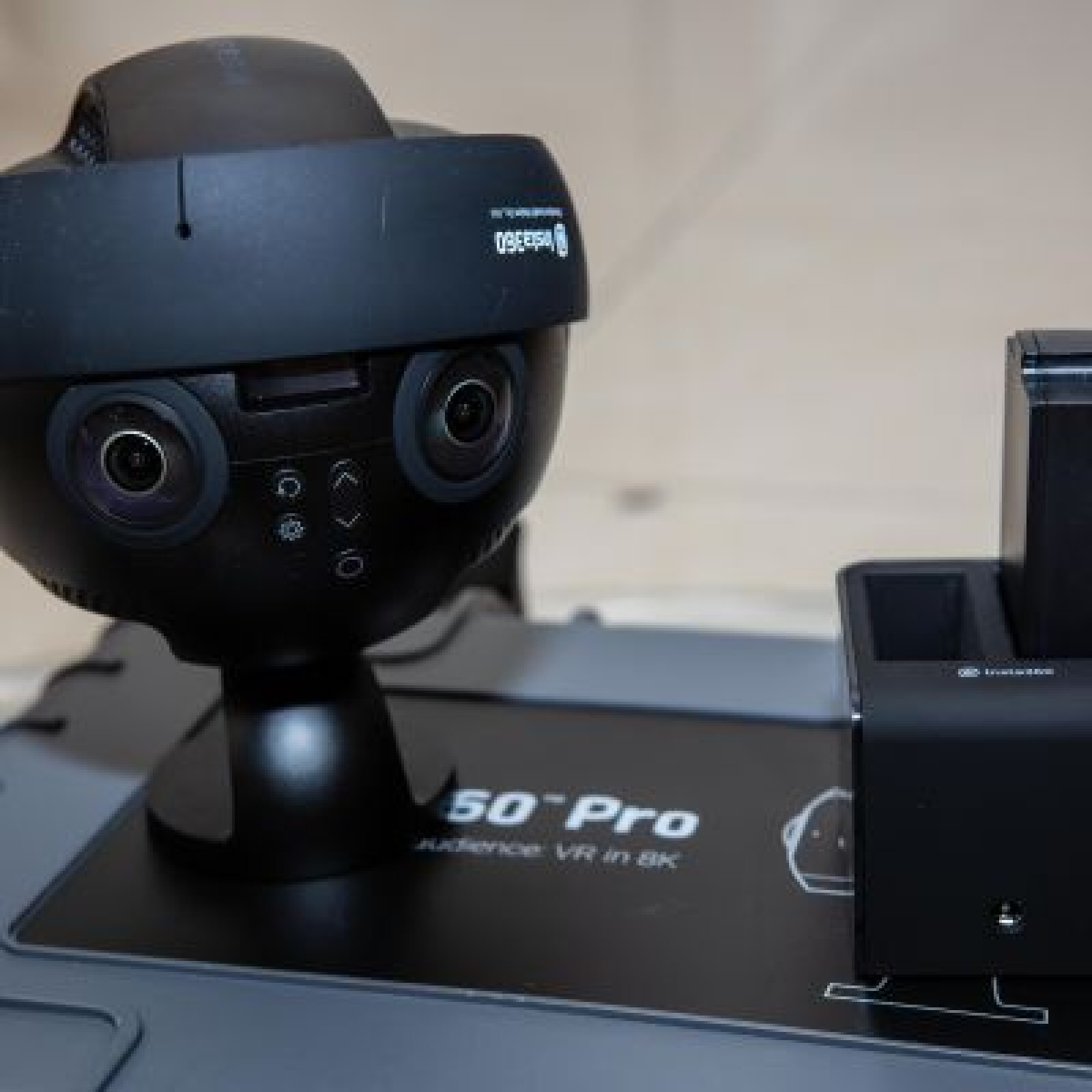INSTA360 Pro Camera 360° 8K - - Photo 2 sur 3