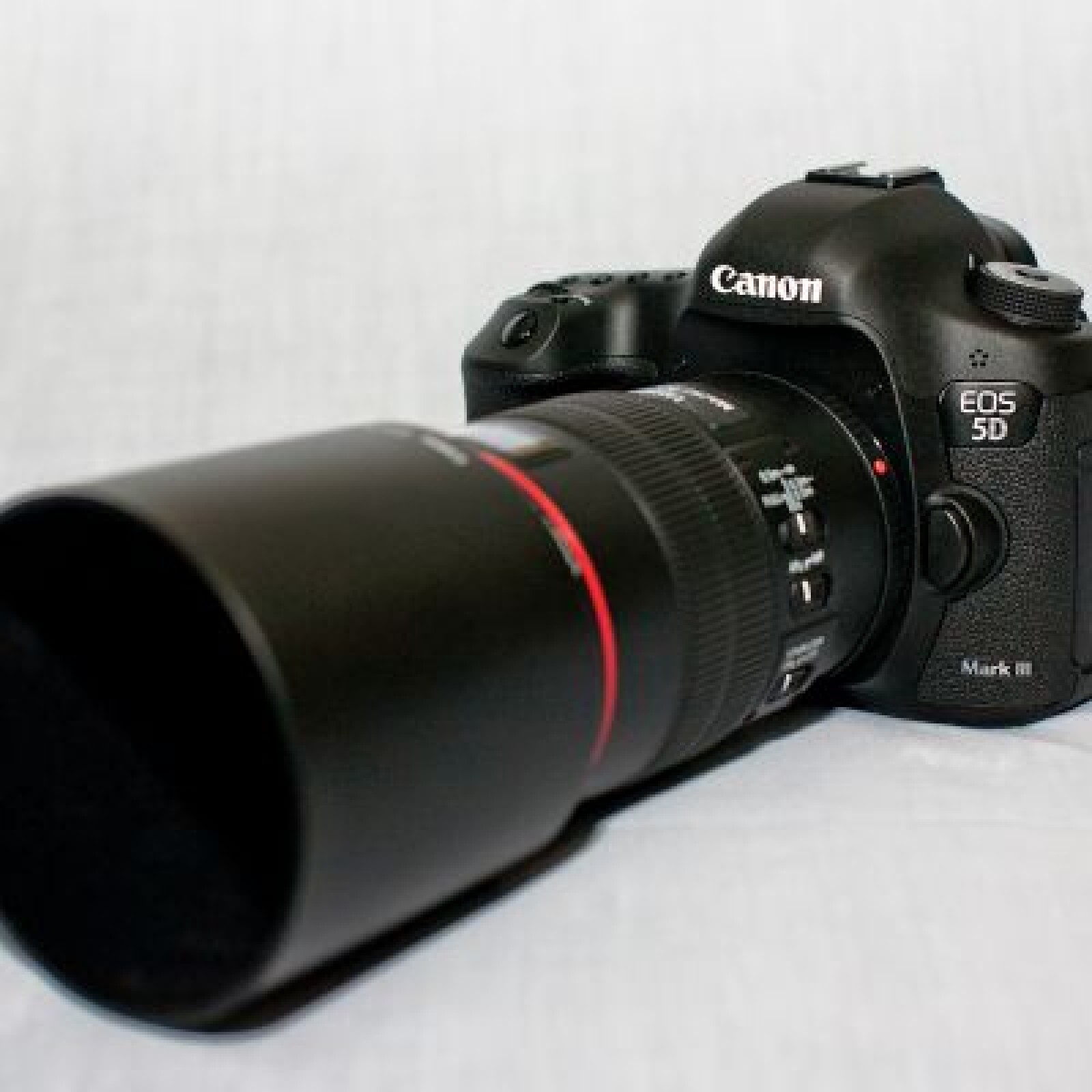 APPAREIL PHOTO CANON 5D MARK III + 100mm + 17x40mm - Photo 1 sur 4