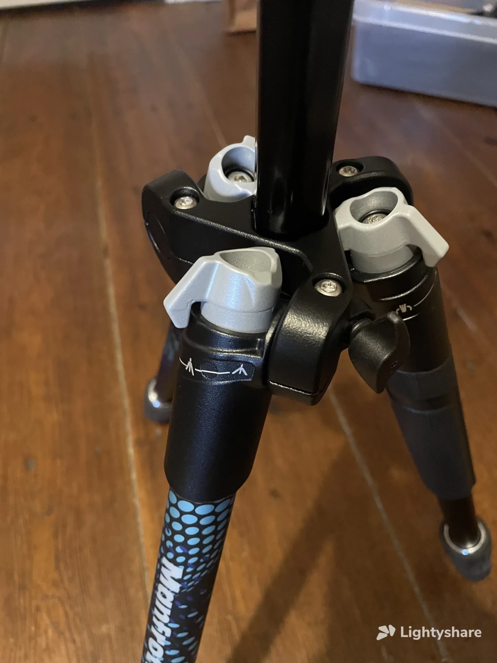 Manfrotto Trépied avec tête fluide Manfrotto - Photo 3 sur 3