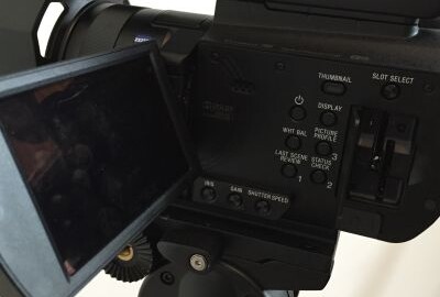 Location Kit de tournage Camera compact SONY PXW-70 + Trepied