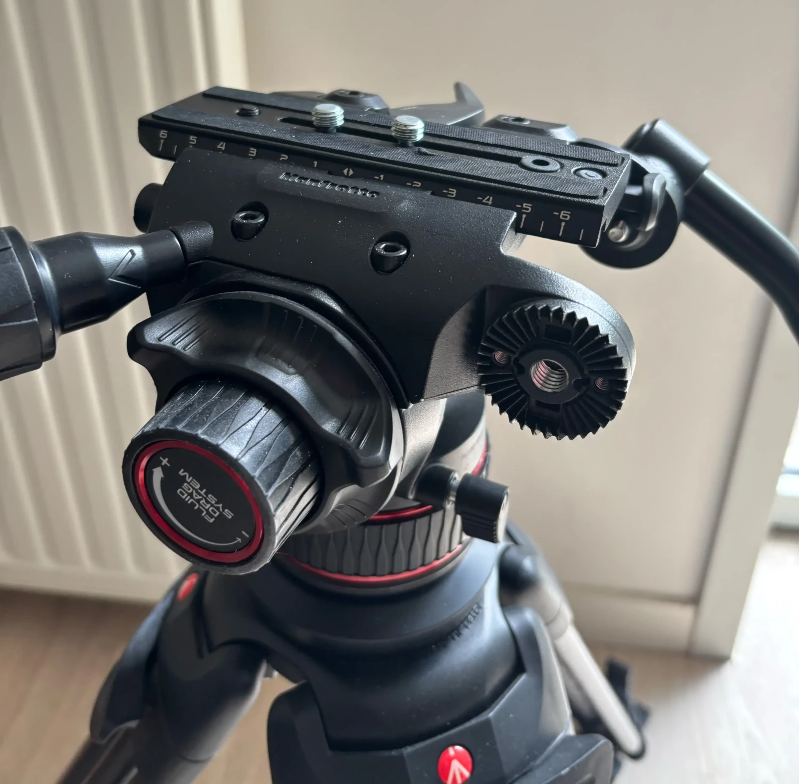 Manfrotto Pied carbone et tête fluide nitrotech - Photo 3 sur 4