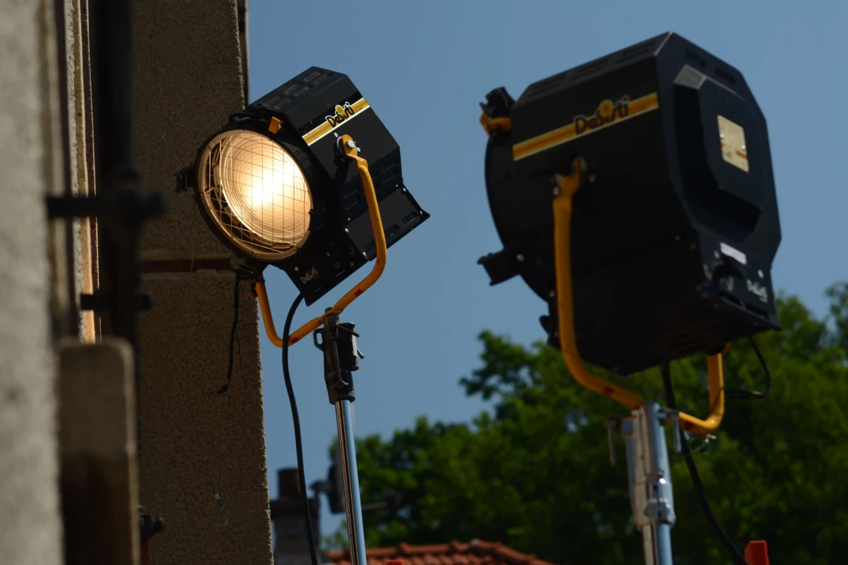 Location DeSisti Fresnel - Leonardo 2Kw - Lightyshare