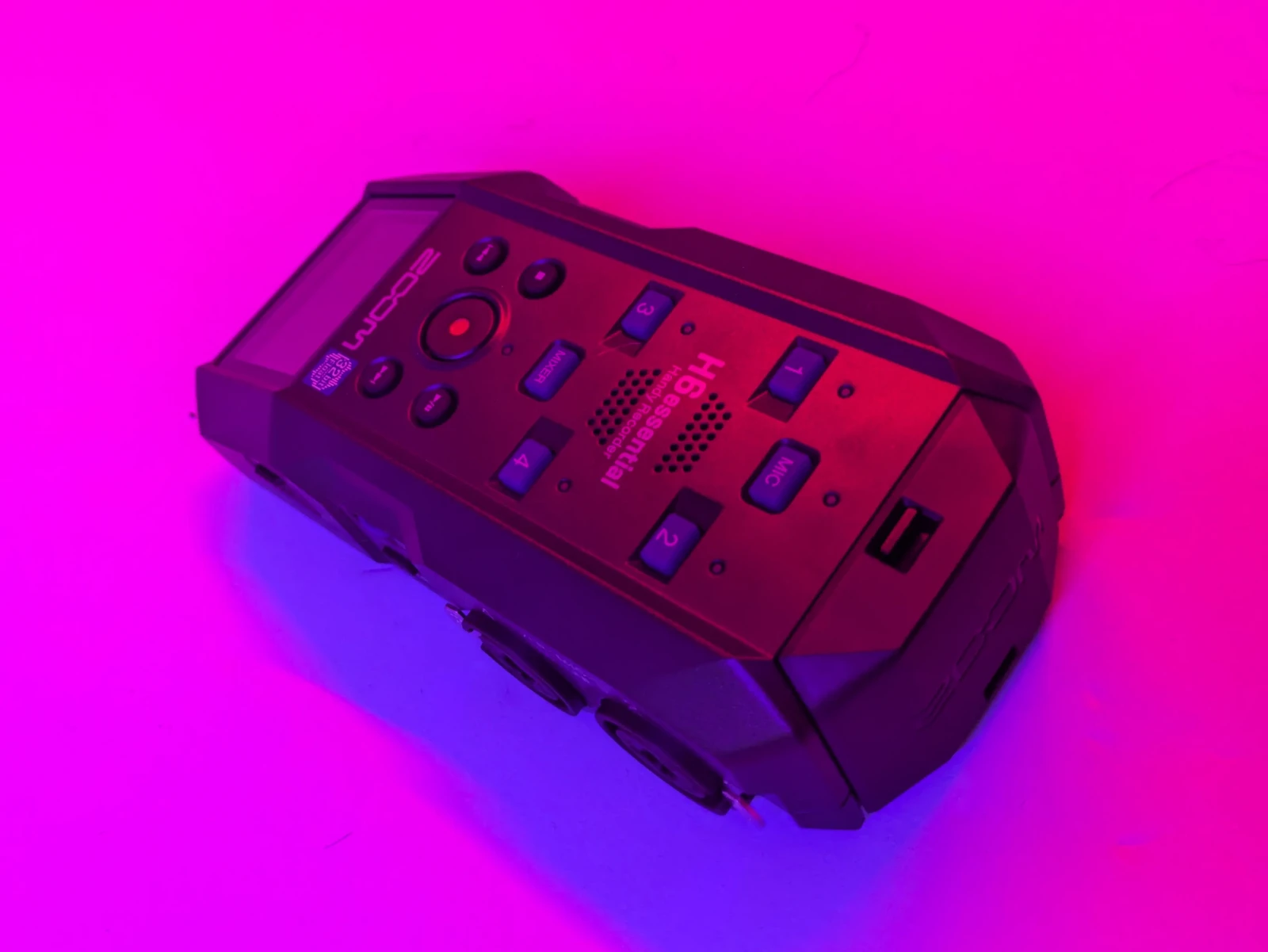 RODE WIRELESS PRO + ZOOM H6 ESSENTIAL (Micro cravate sans fil + Enregistreur Audio) - Photo 2 sur 5