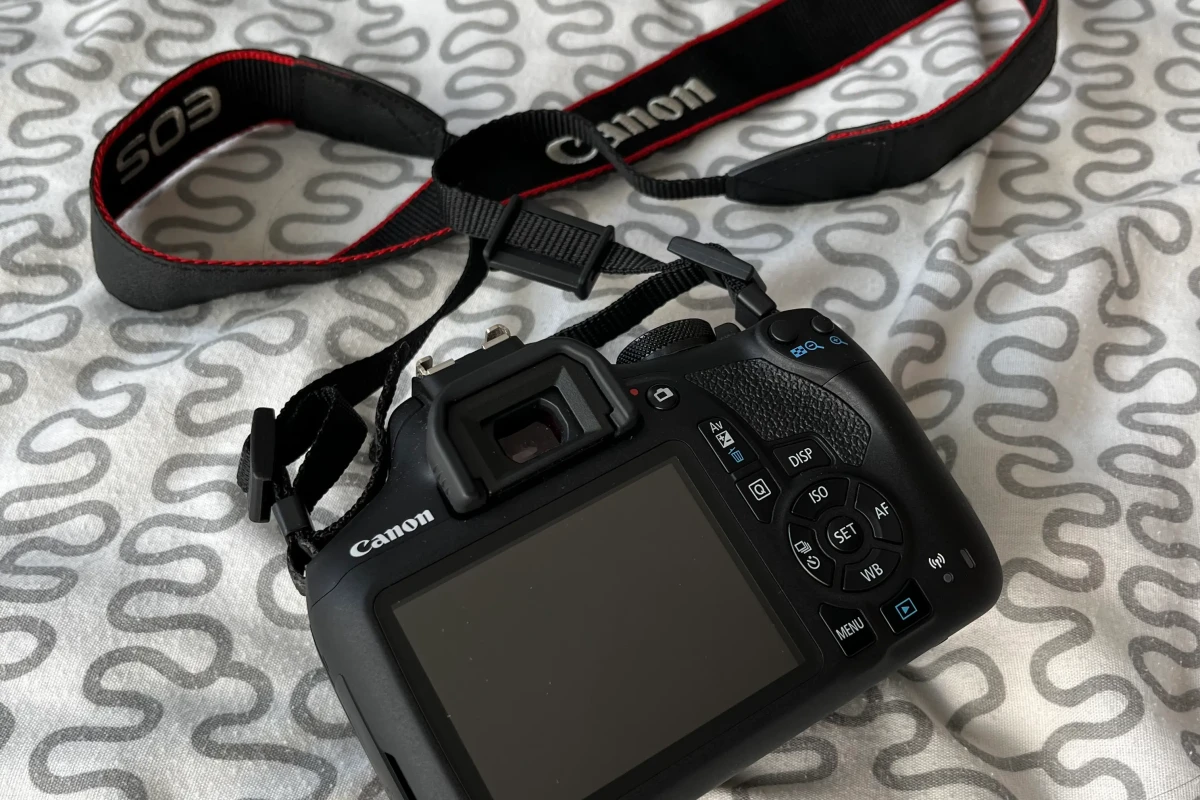 Location Canon EOS 2000D - Lightyshare