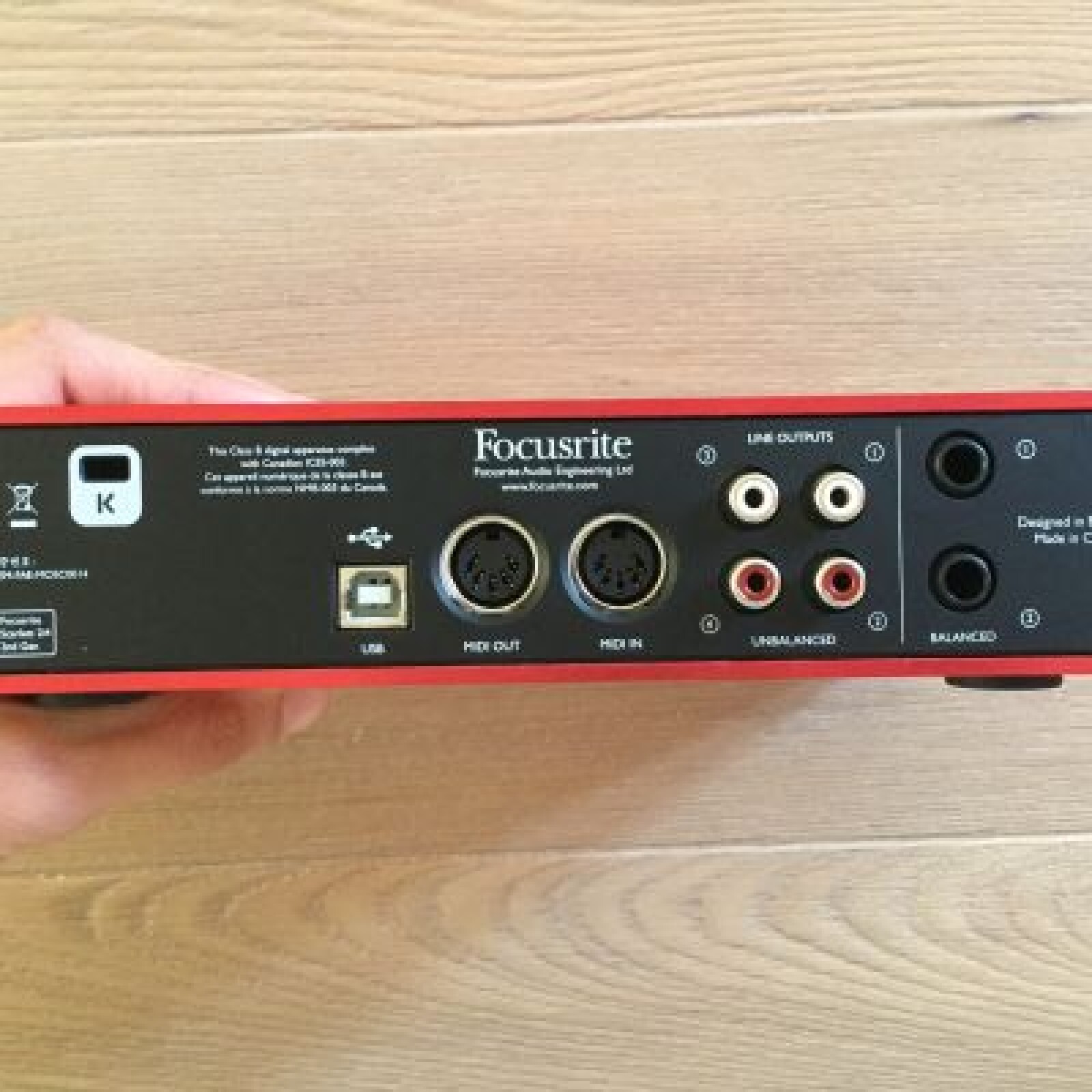 Carte son Scarlett 2i4 2nd Gen de Focusrite - Photo 3 sur 4