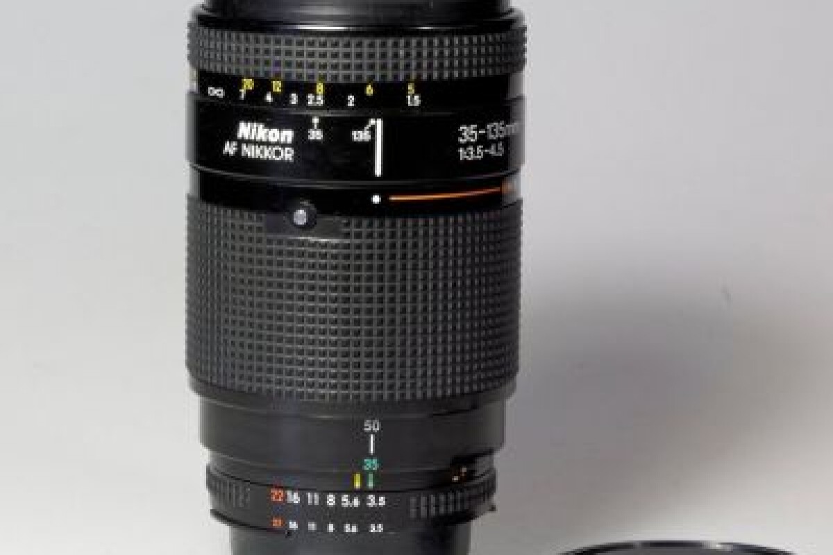 Location Zoom NIKON NIKKOR AF 35-135 mm 1:3,5-4,5 - Lightyshare
