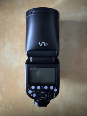 Location Godox V1