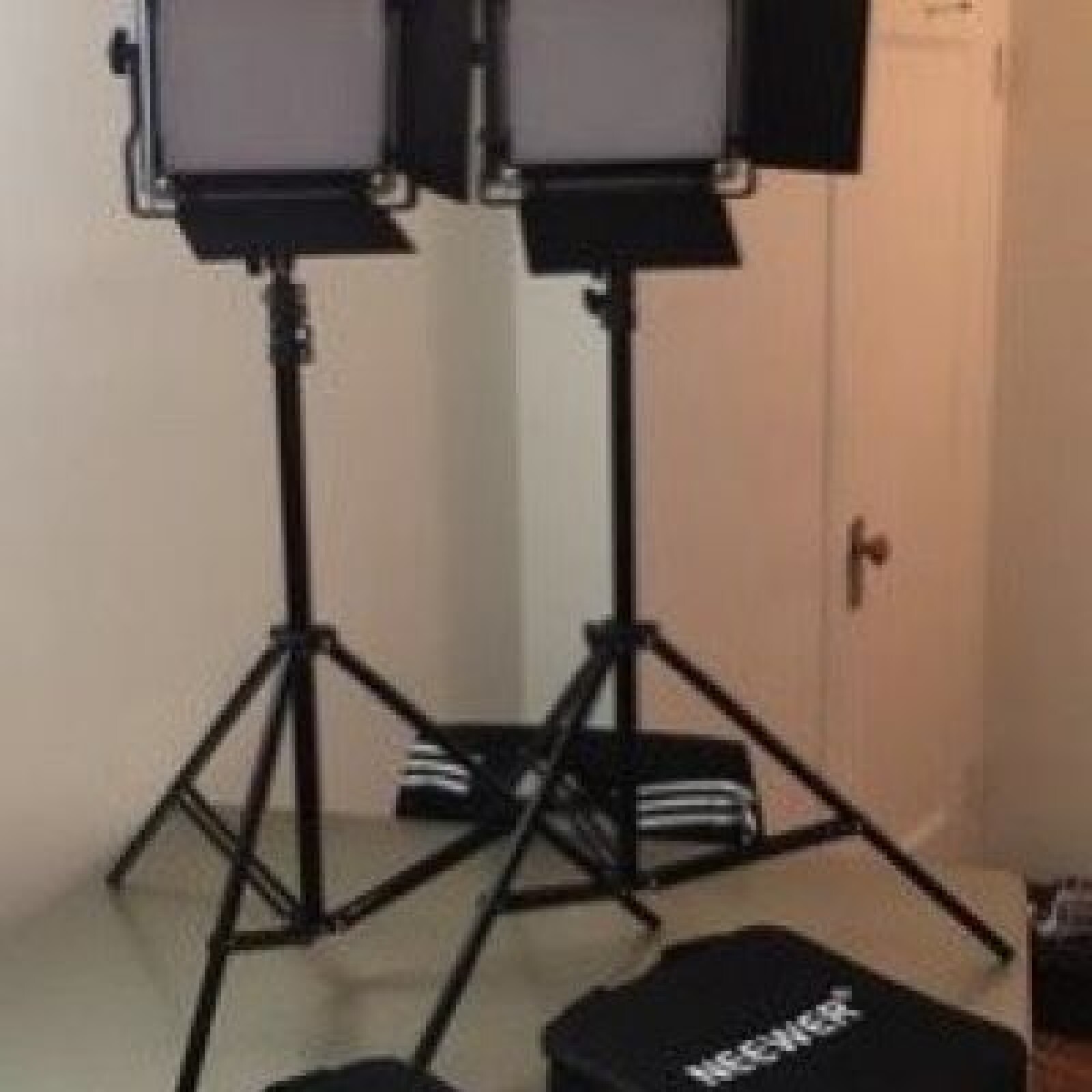 Neewer 660 pack  movies + softbox diffuseur souple +4x batteries+ Filtre couleurs  et support en U - Photo 2 sur 6
