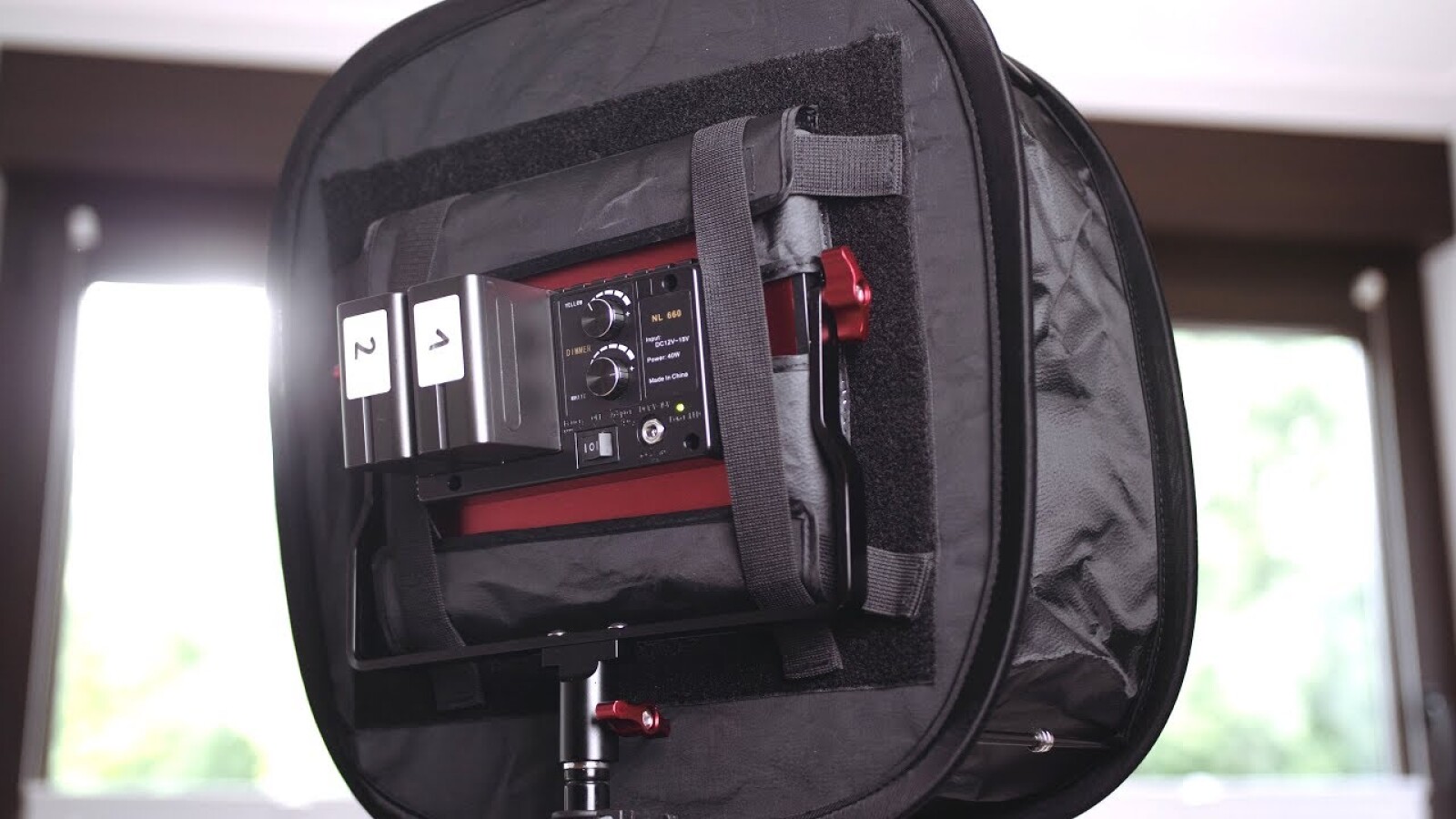 Neewer 660 pack  movies + softbox diffuseur souple +4x batteries+ Filtre couleurs  et support en U - Photo 6 sur 6