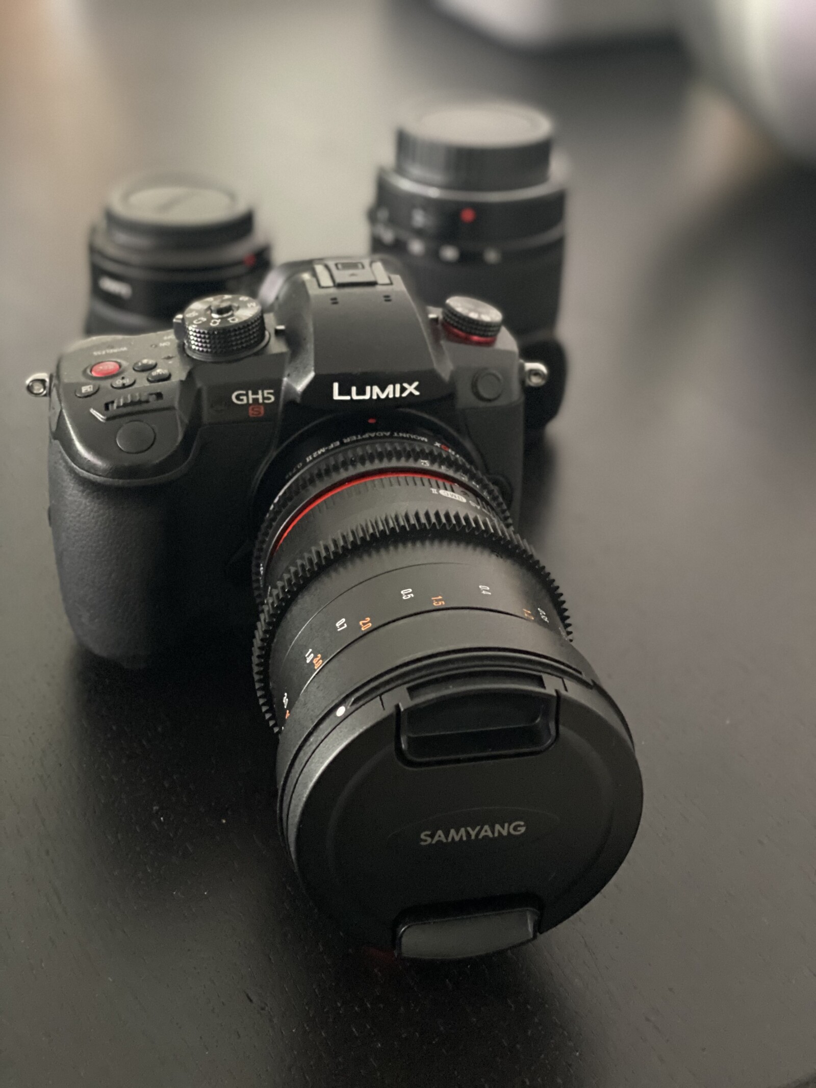 ( pack 3 ) GH5s + bague métabone Viltrox 2 + objectif ciné Samyang 35mm - Photo 1 sur 2