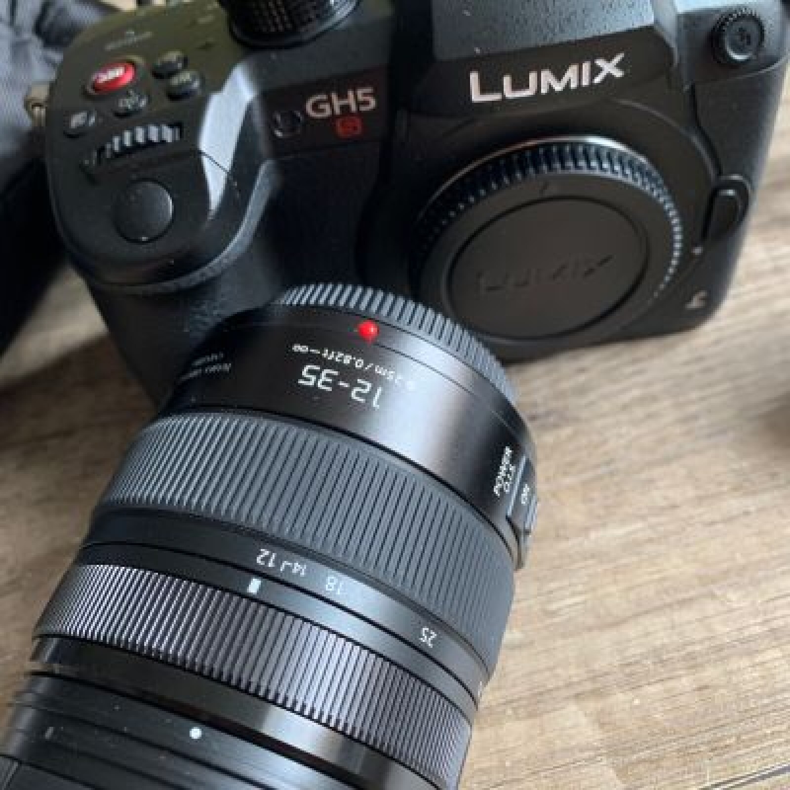 Panasonic Lumix 12-35 mm F2.8 avec Power O.I.S - Photo 2 sur 2