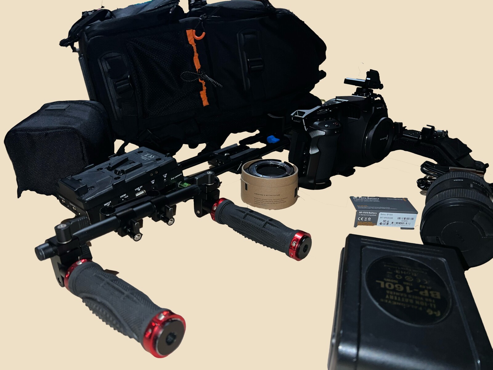 Pack BMPCC 6K avec adaptateur et objectif Sigma 18/35 et SSD 2To - Photo 2 sur 2