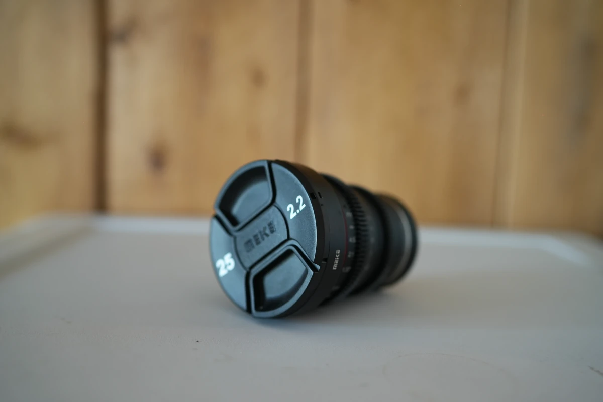 Location Meike - Cine Lens 25mm T2.2 - Lightyshare