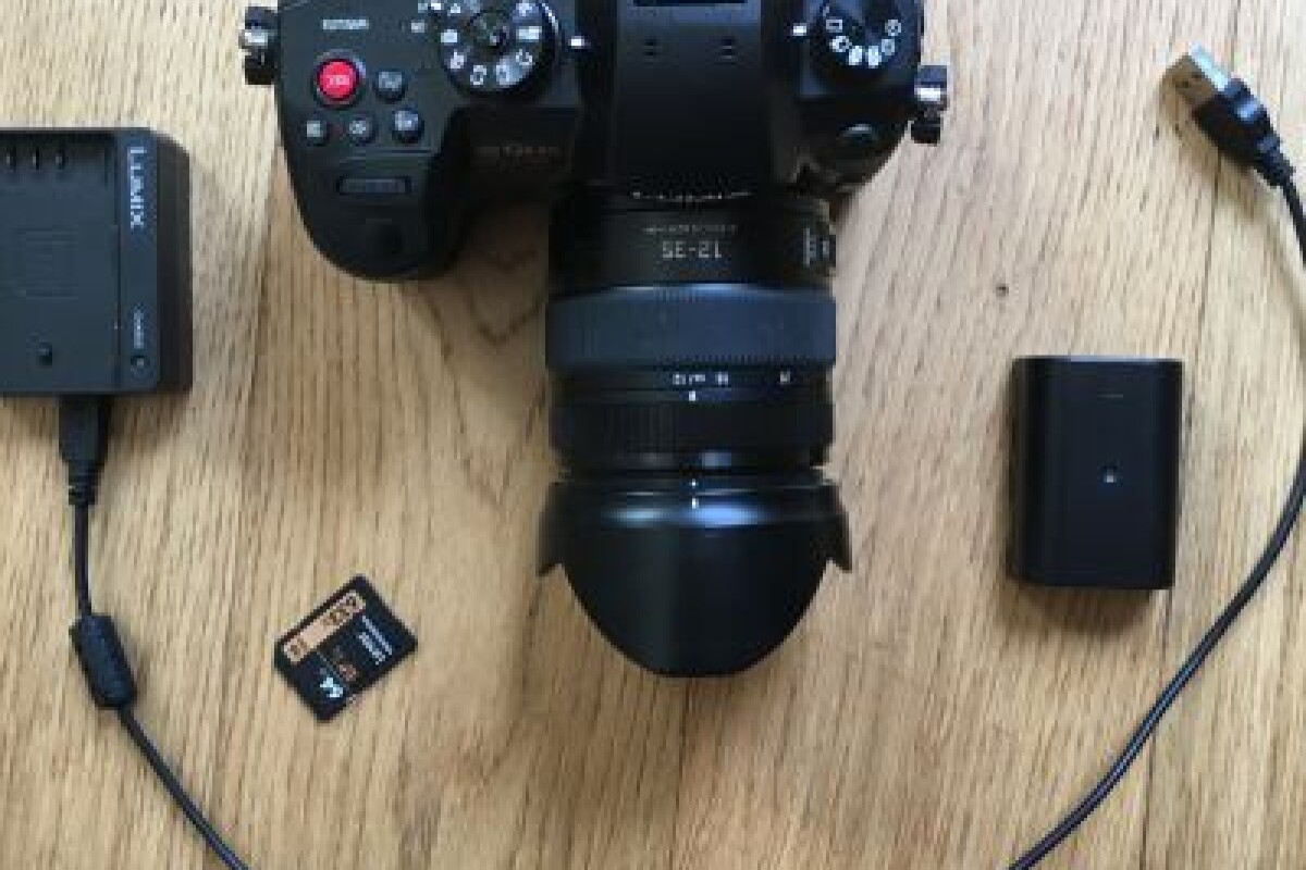 Location LUMIX GH5S  + Objectif LUMIX 12-35mm f/2.8 avec Power IOS - Lightyshare