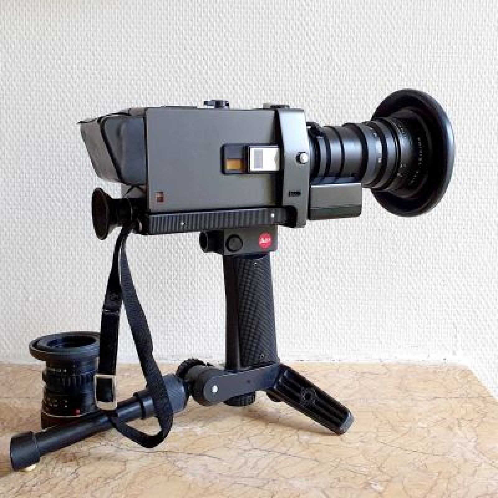 Leicinia Special (Super 8) + Optivaron 1.8  6-66mm + Macro Cinegon 1.8 10mm - Photo 2 sur 4
