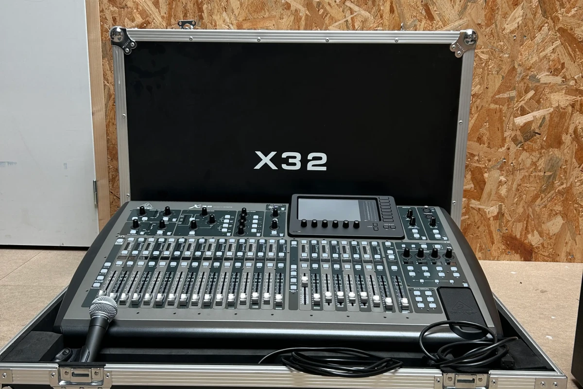 Location Behringer X32 - Lightyshare