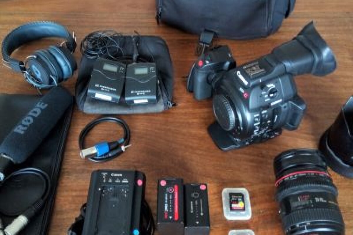 Location PACK C100 MkII  REPORTAGE - Lightyshare
