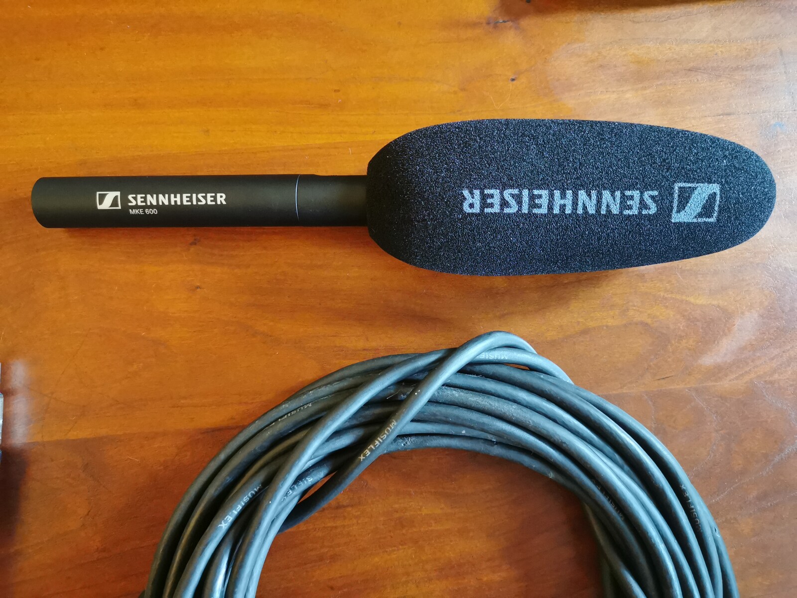 Micro canon Sennheiser MKE 600 - Photo 2 sur 2