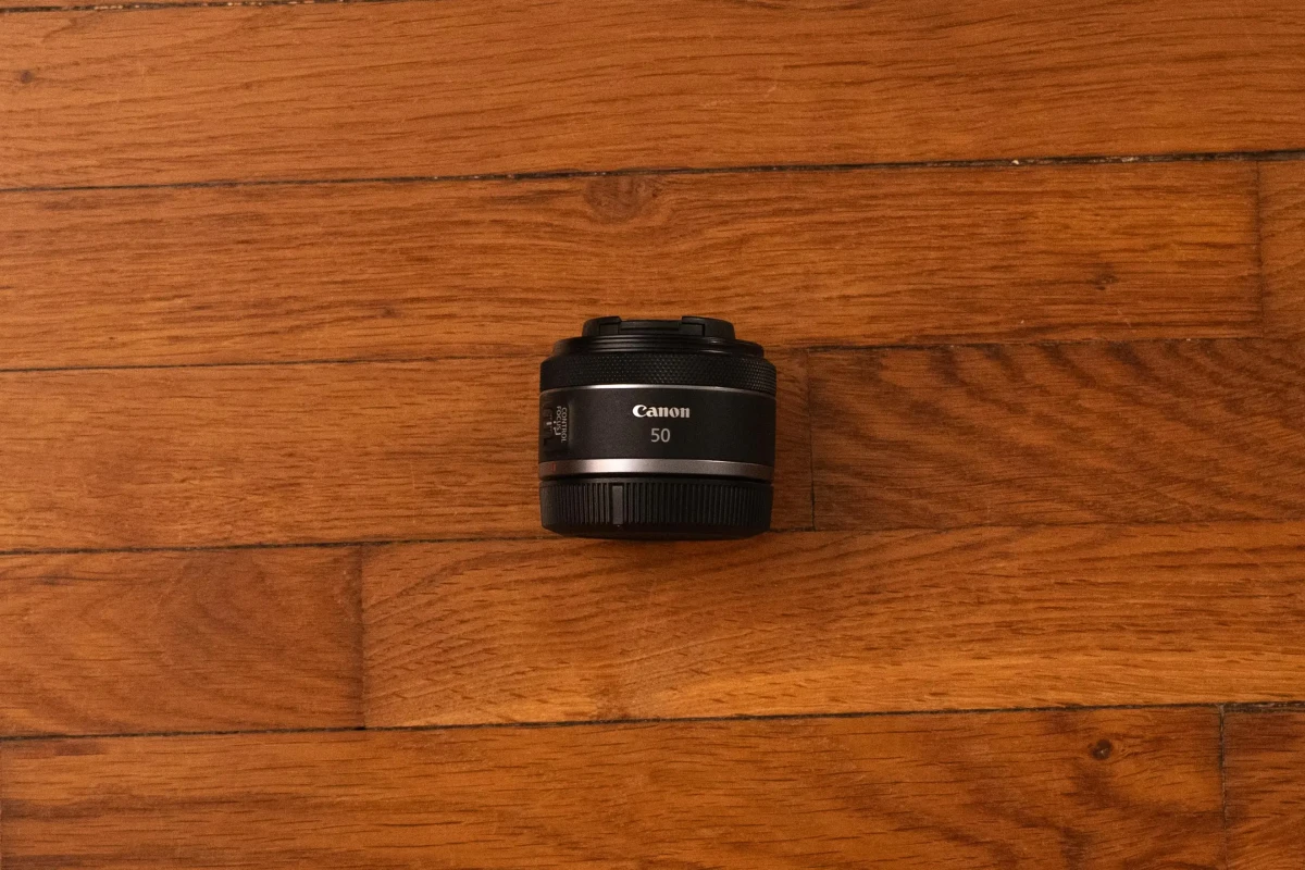 Location Canon RF 50mm 1.8 STM - Lightyshare