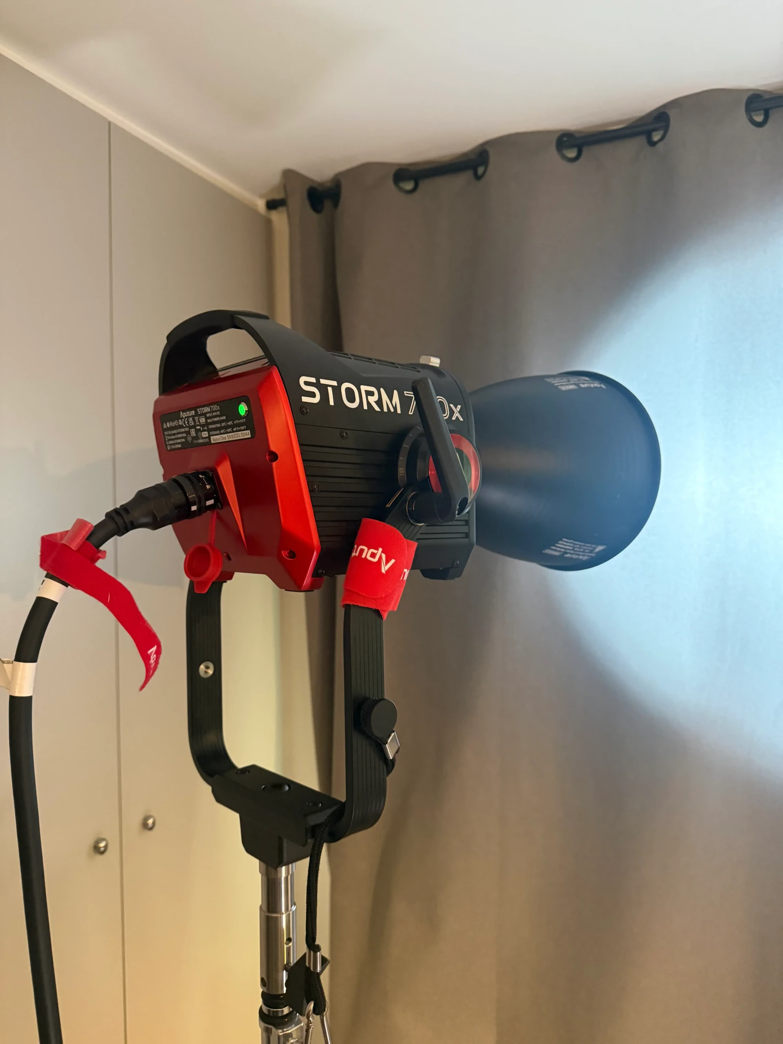 APUTURE STORM 700X - Photo 2 sur 5