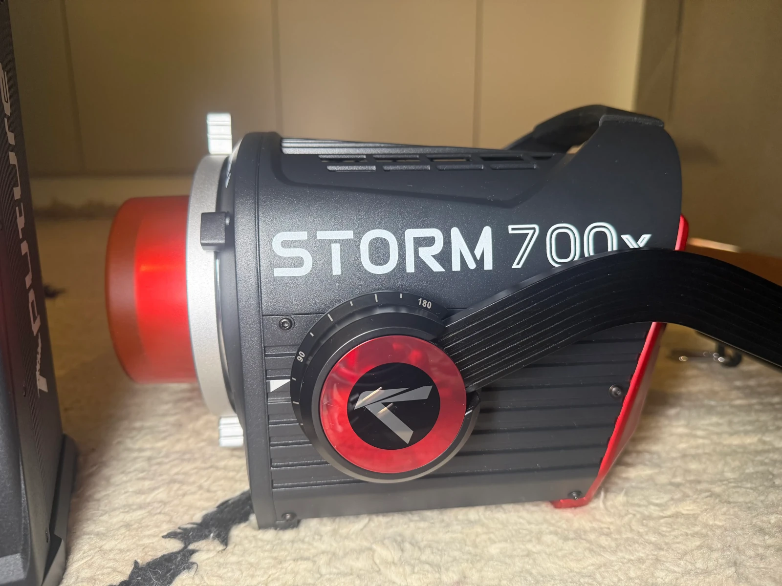 APUTURE STORM 700X - Photo 3 sur 5