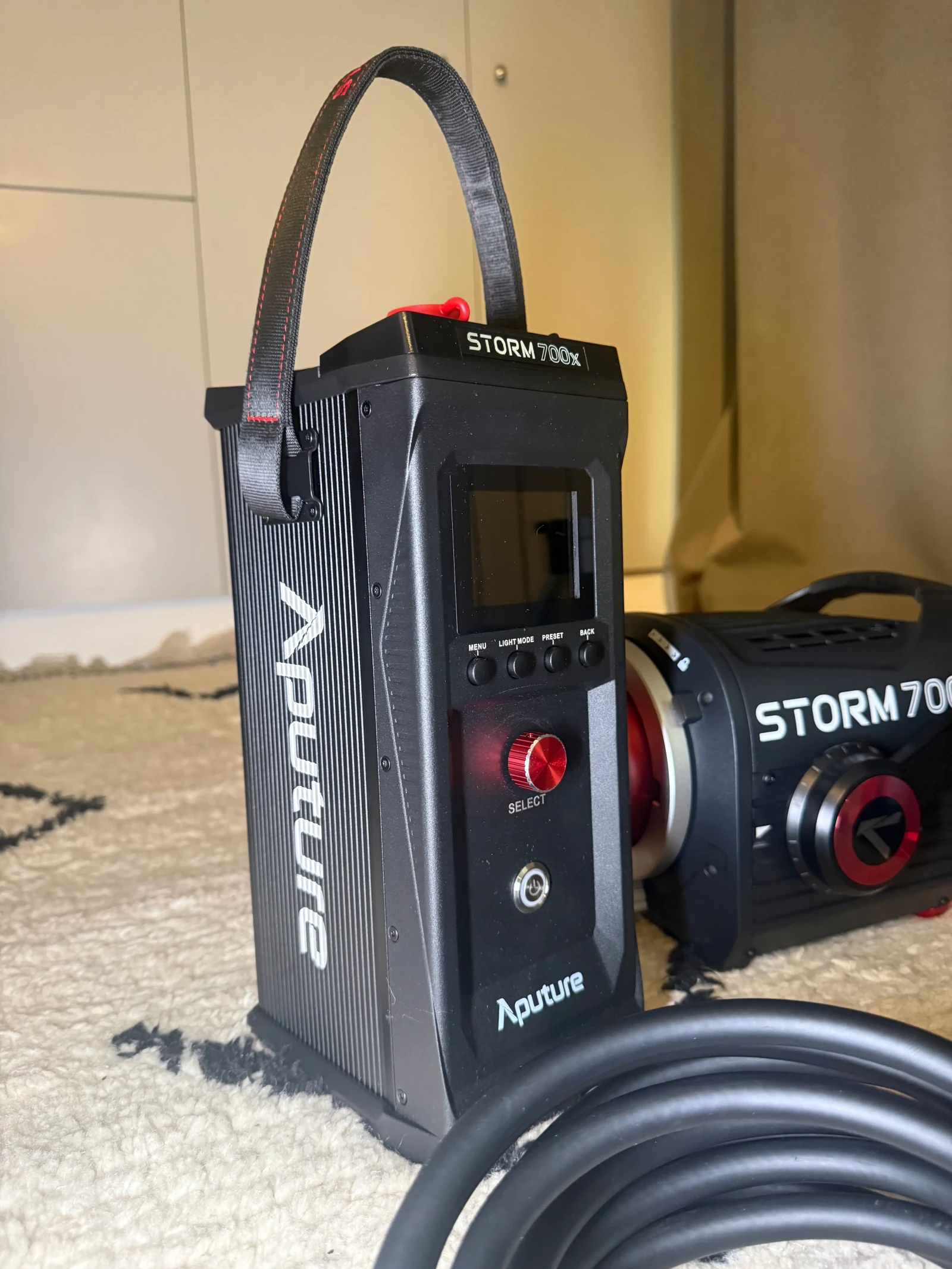 APUTURE STORM 700X - Photo 4 sur 5