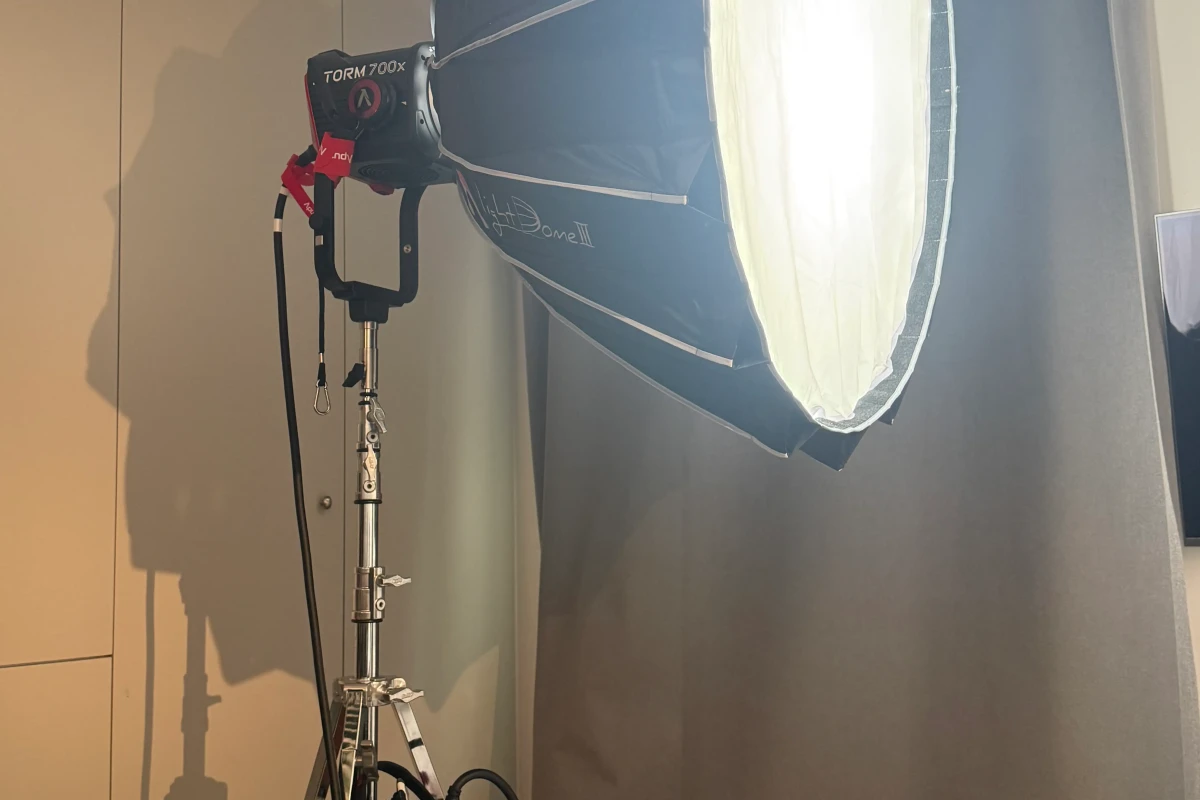 Location Kit lumière Aputure Storm 700X + Light Dome III (89cm) - Lightyshare