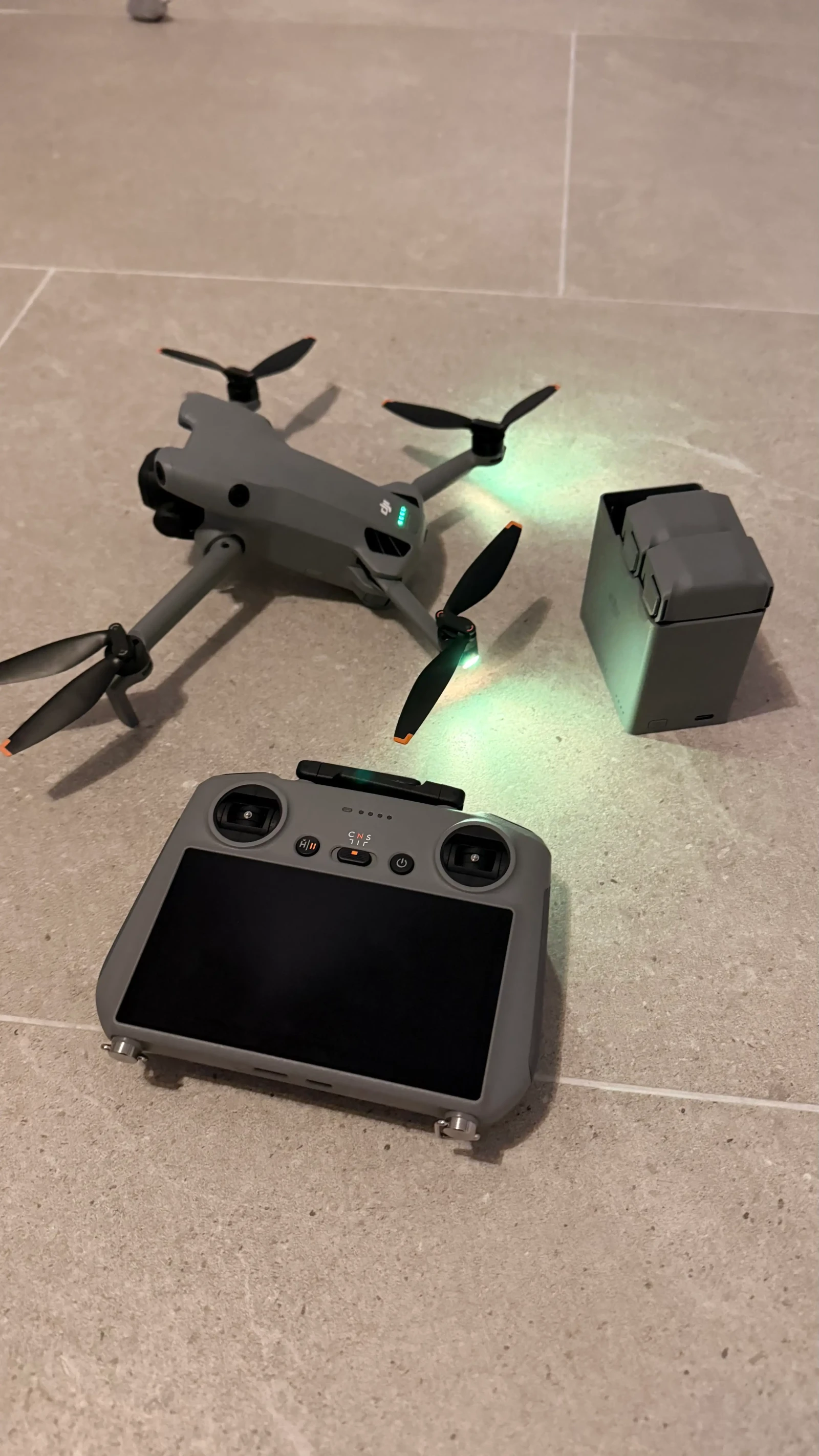 Dji mini 5 pro avec télécommande RC - Photo 1 sur 1