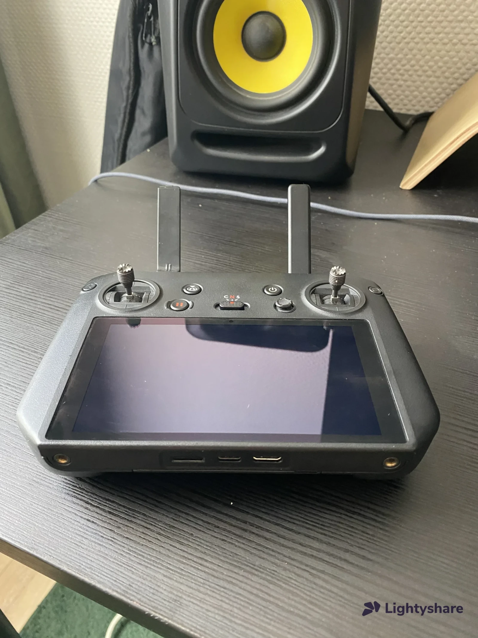 DJI Mavic 3 Cine Premium Combo Gris - Photo 4 sur 6