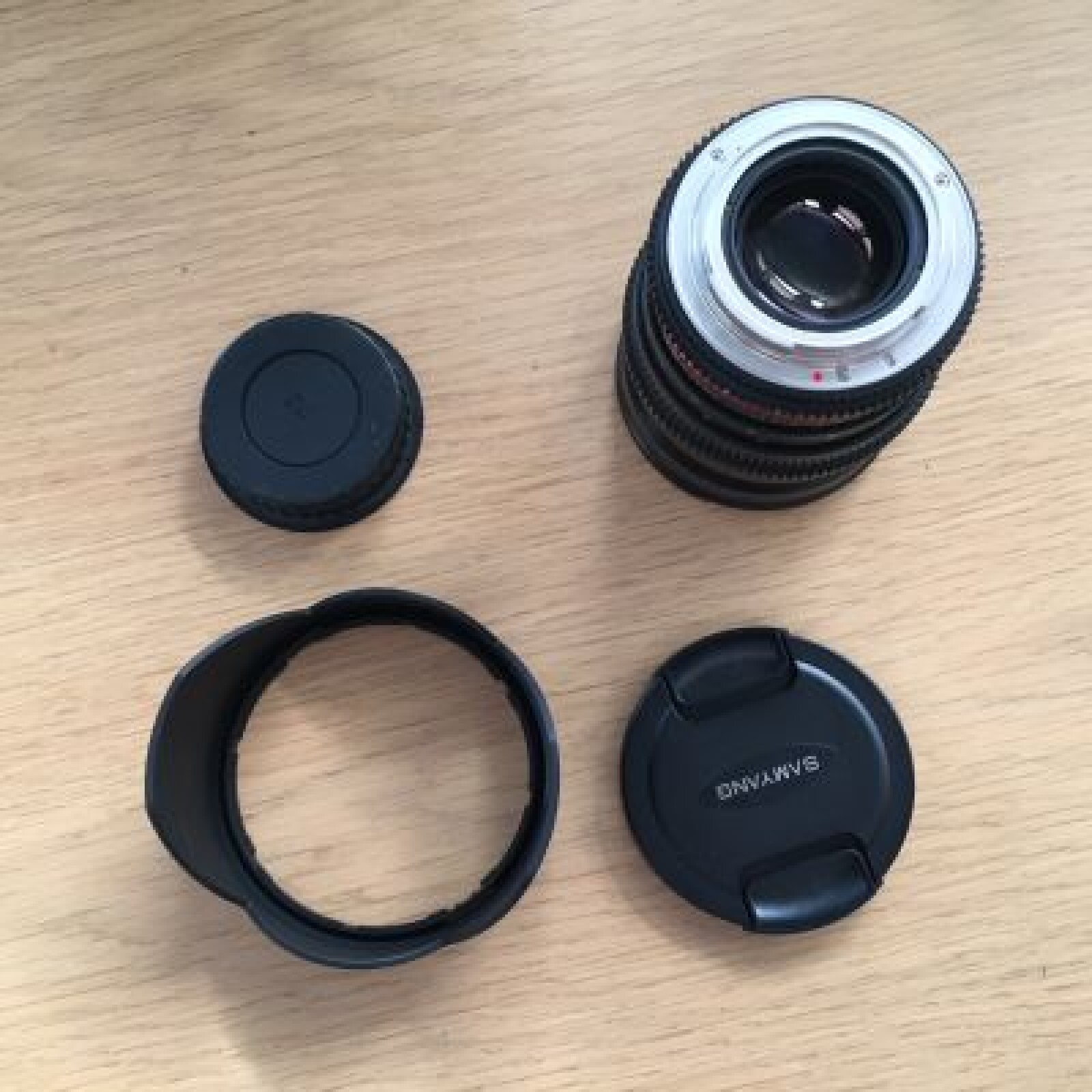 24mm T1.5 Samyang monture EF - Photo 2 sur 3