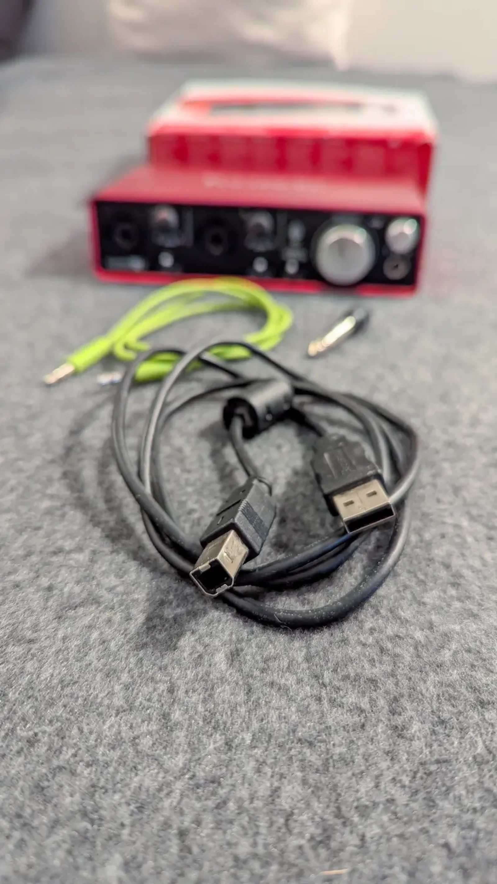 Focusrite Scarlett 2i2 - Photo 3 sur 5