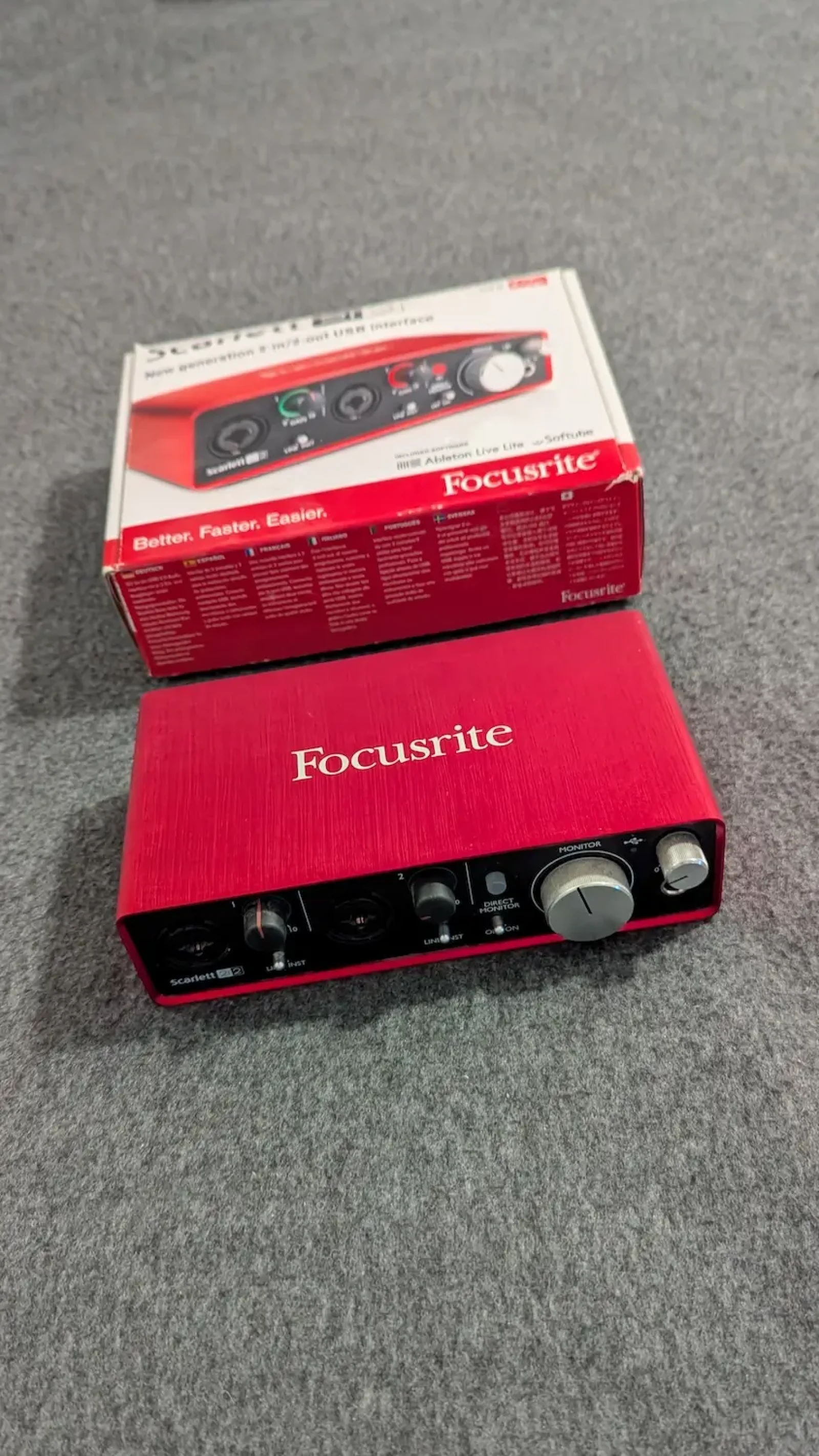 Focusrite Scarlett 2i2 - Photo 1 sur 5