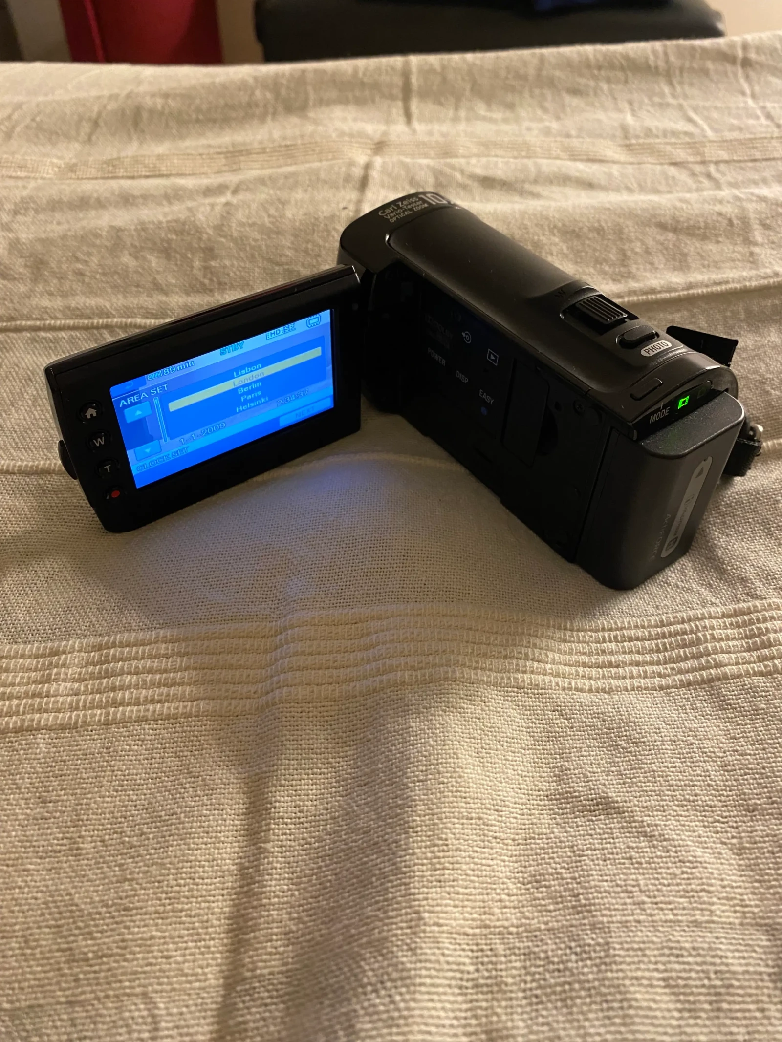 SONY HDR-CX 105E - Photo 2 sur 4