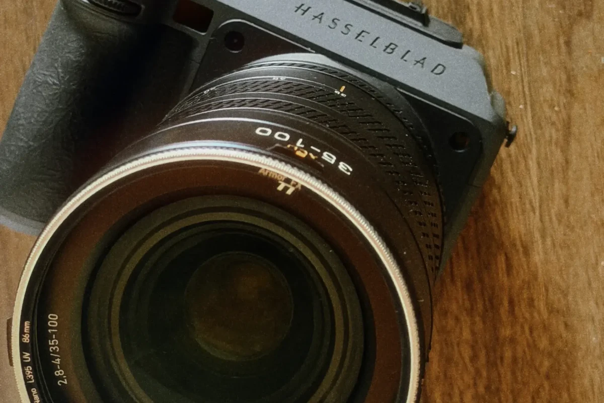 Rent Hasselblad X2DII 100C + 35-100MM F/2.8-4 - Lightyshare