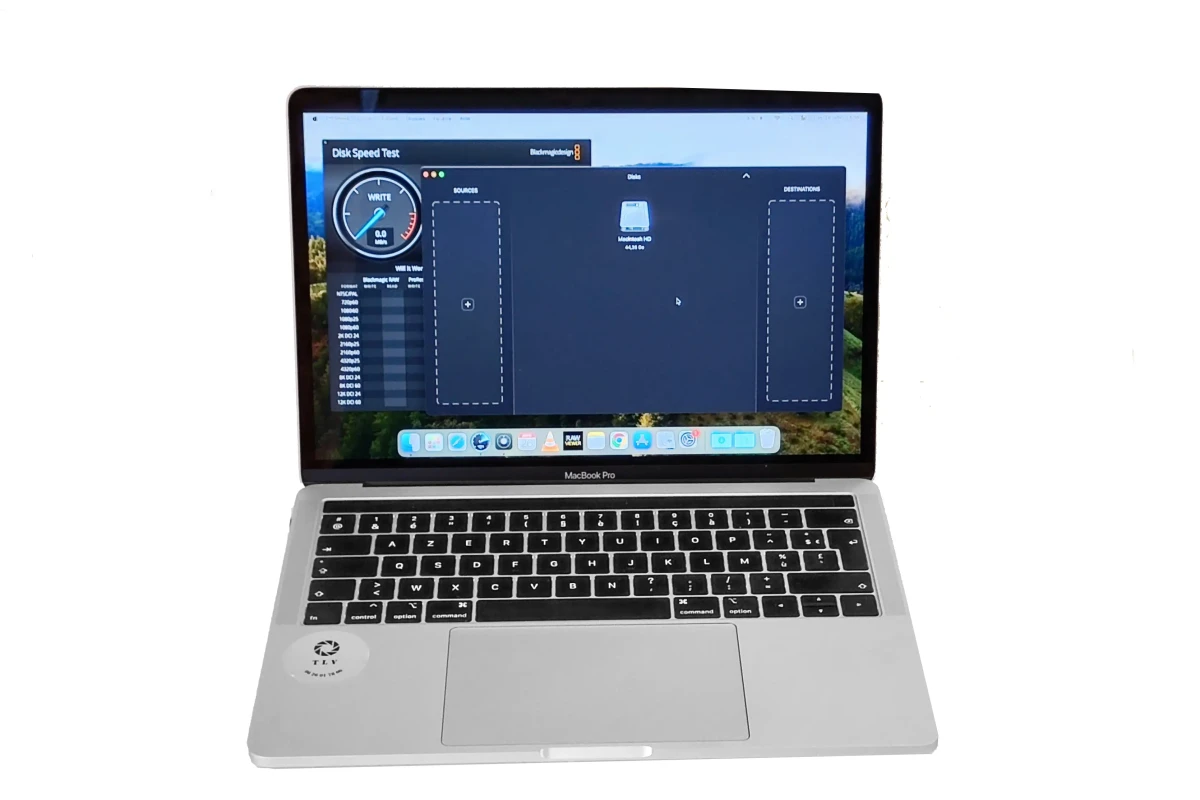 Location Apple MacBook Pro 13 pouces - Lightyshare