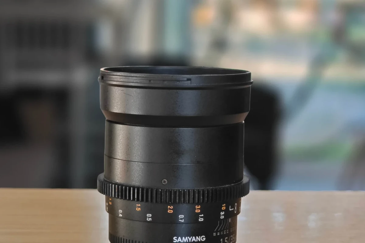 Location Samyang 35mm T1.5 VDSLR AS UMC II (Canon EF) - Lightyshare