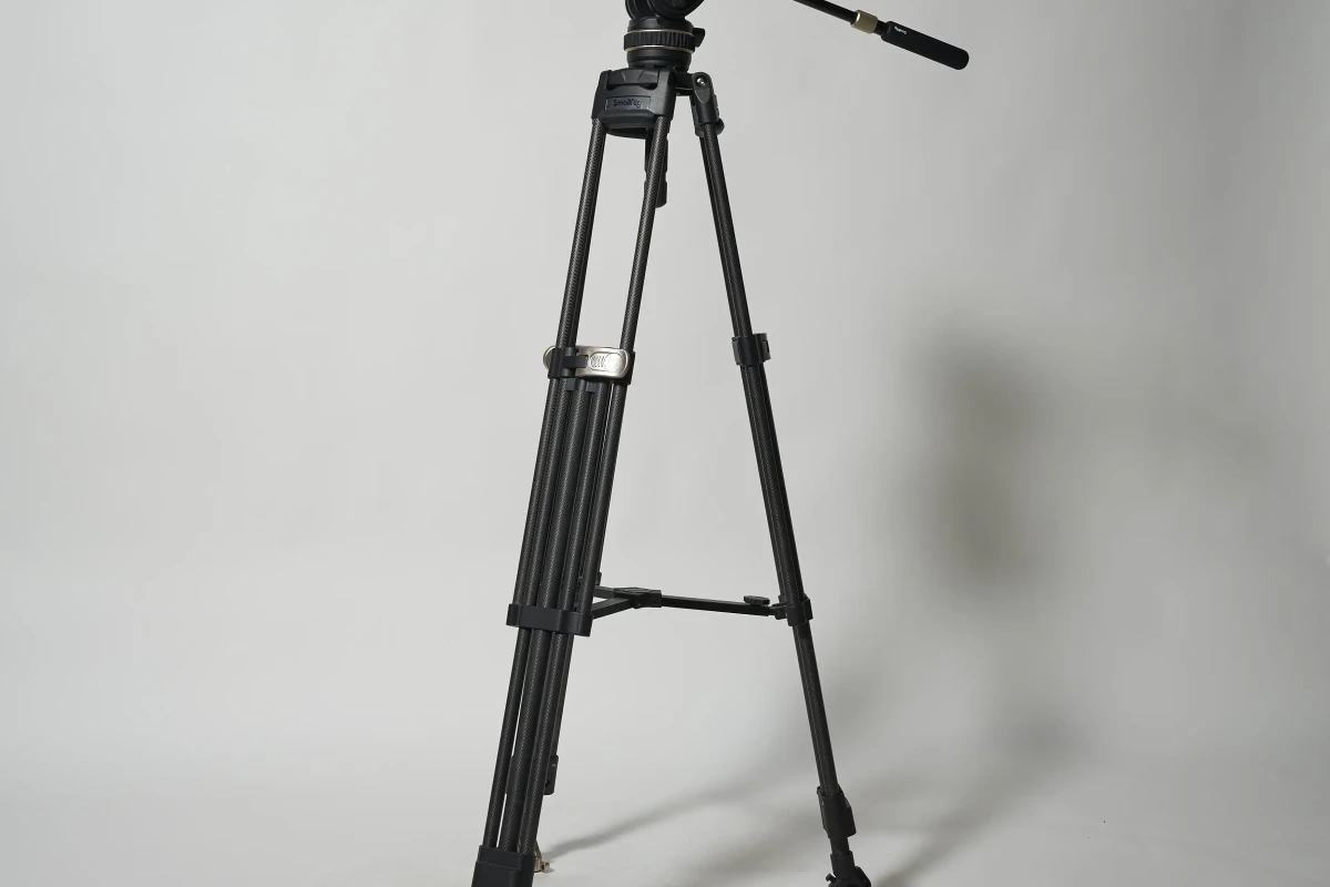 Location SmallRig AD100 - 3989 - Trépied en Fibre de Carbone Robuste avec 360° Tête Fluide - Lightyshare