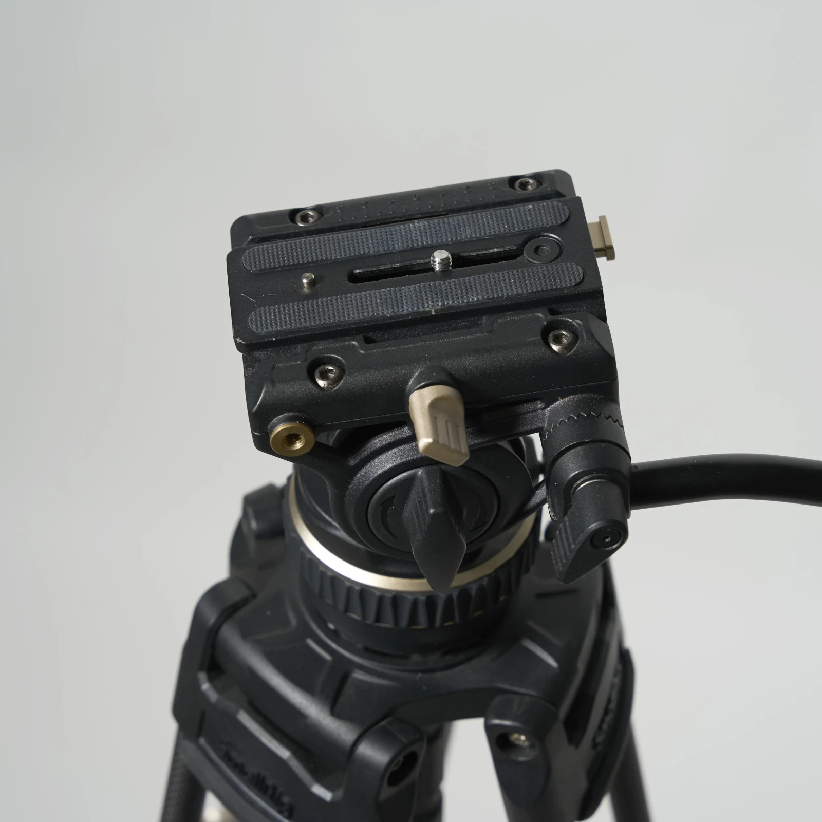 SmallRig AD100 - 3989 - Trépied en Fibre de Carbone Robuste avec 360° Tête Fluide - Photo 2 sur 7