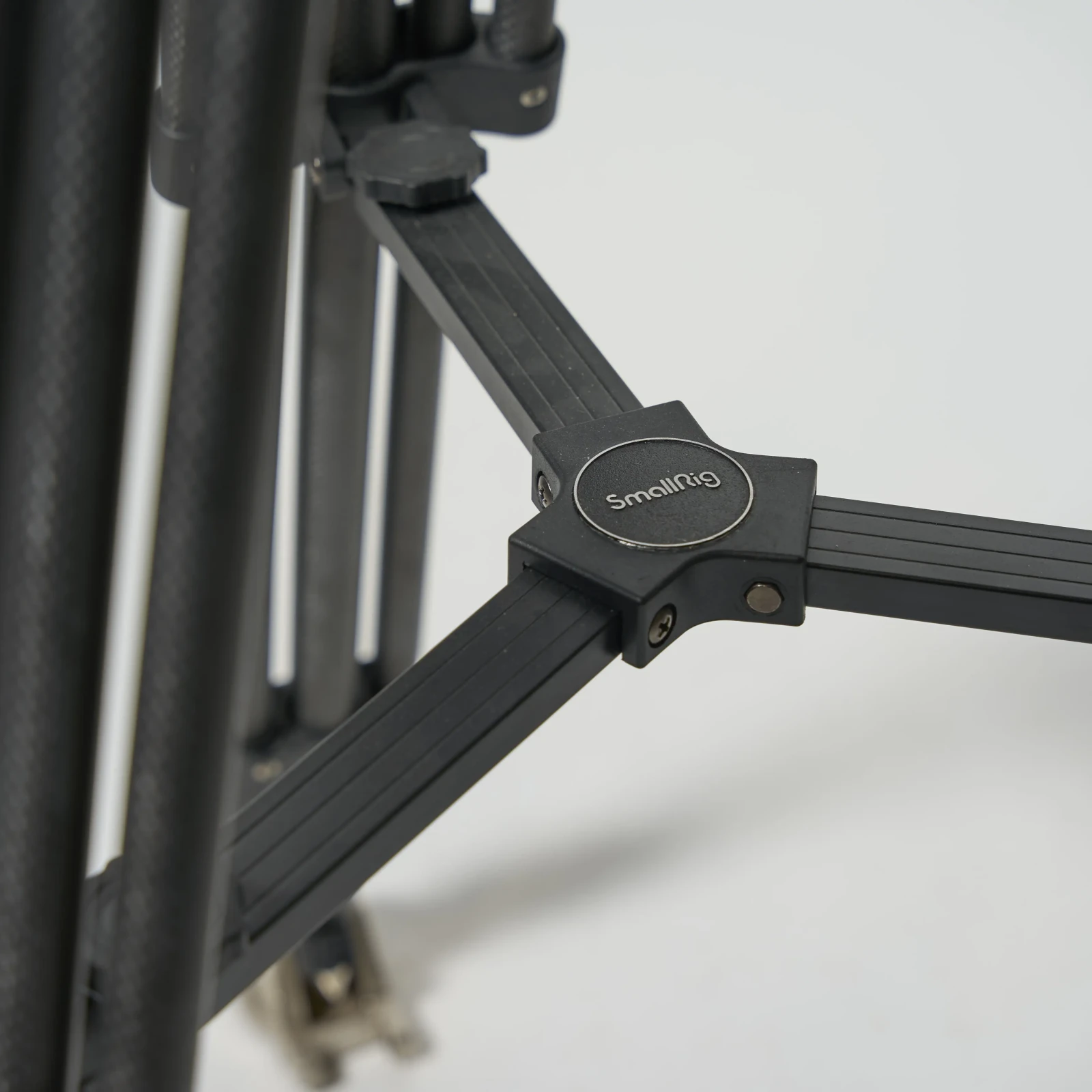 SmallRig AD100 - 3989 - Trépied en Fibre de Carbone Robuste avec 360° Tête Fluide - Photo 5 sur 7