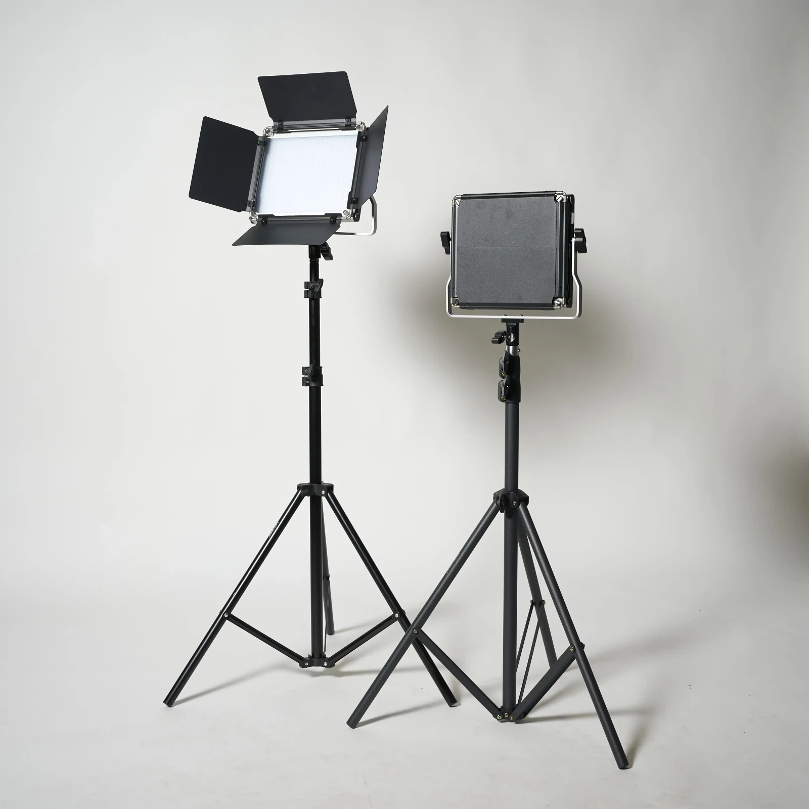 PACK NEEWER 660 PRO RBG x4 - Photo 4 sur 5
