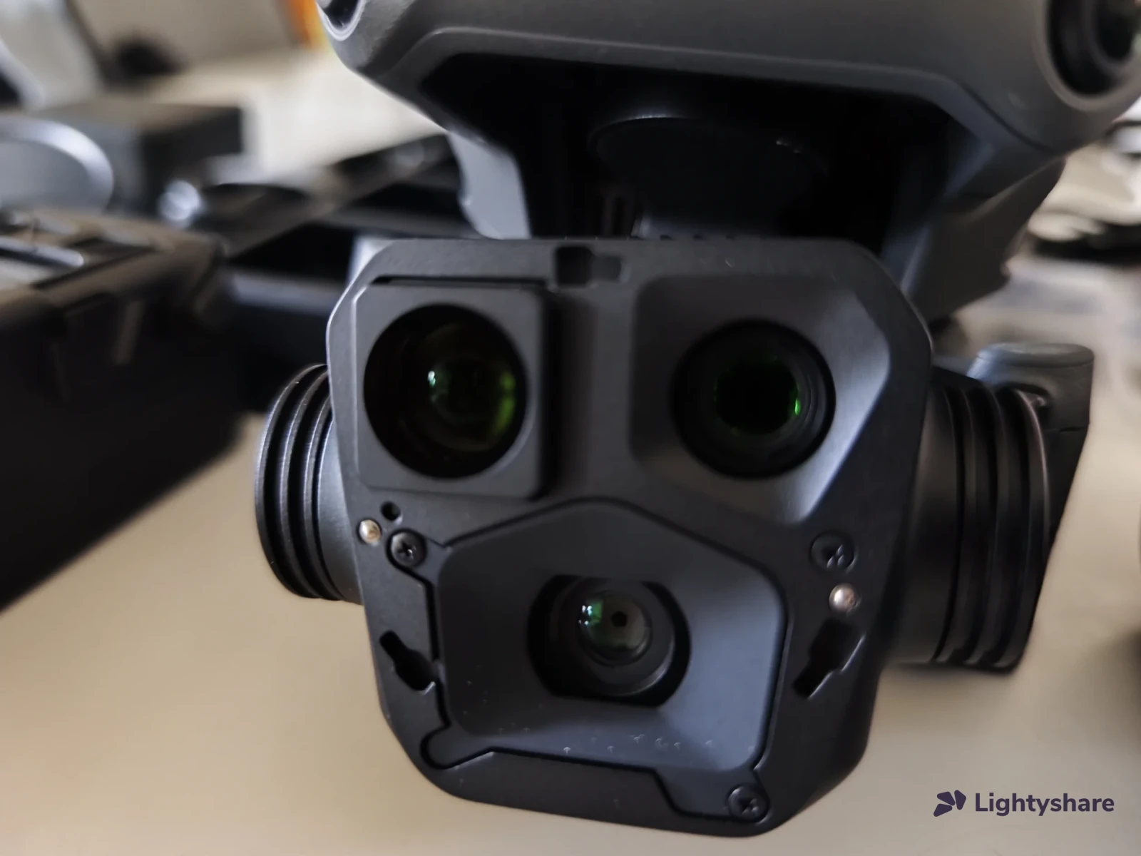 DJI Mavic 3 Pro - Photo 3 sur 4
